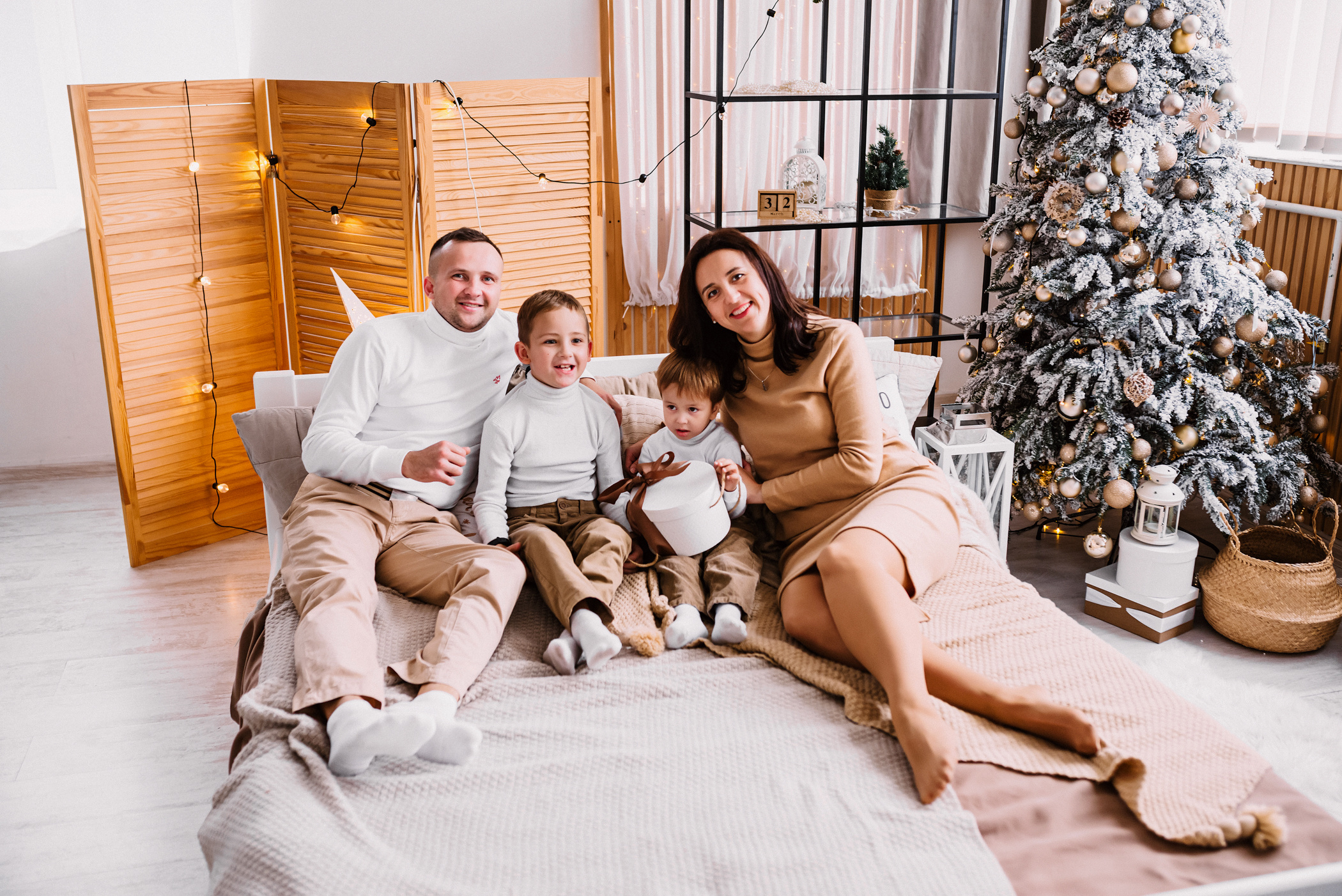 Фотосесія сім’ї в студії. Весільний фотограф | Рівне | Львів | Ваш фотограф на весілля