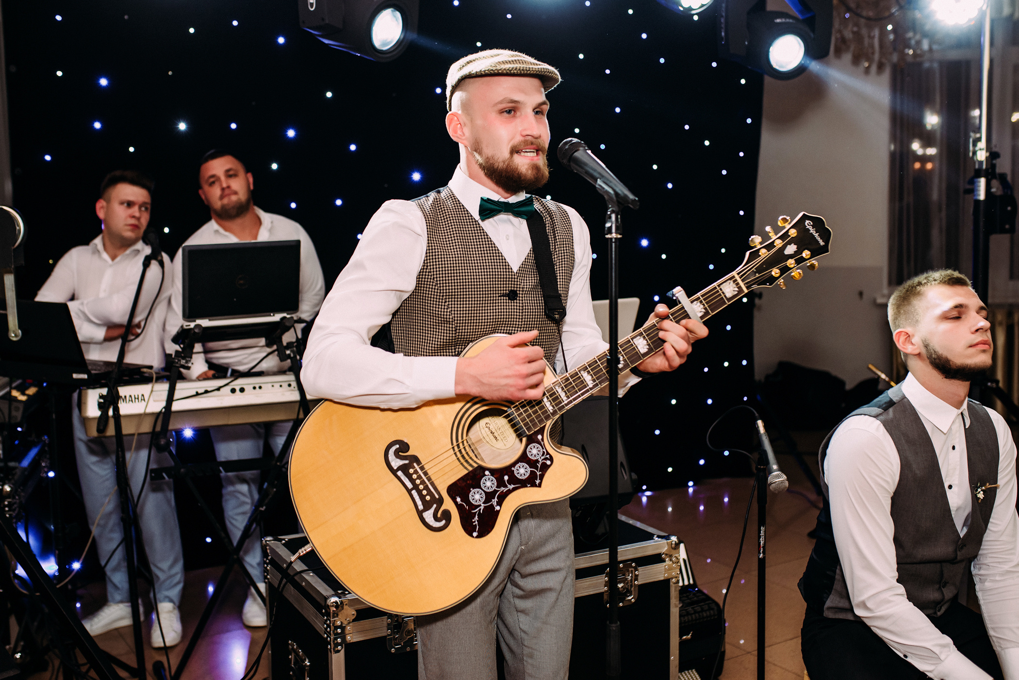 Атмосферне весілля закоханих молодят. Весільний фотограф | Рівне | Львів | Ваш фотограф на весілля