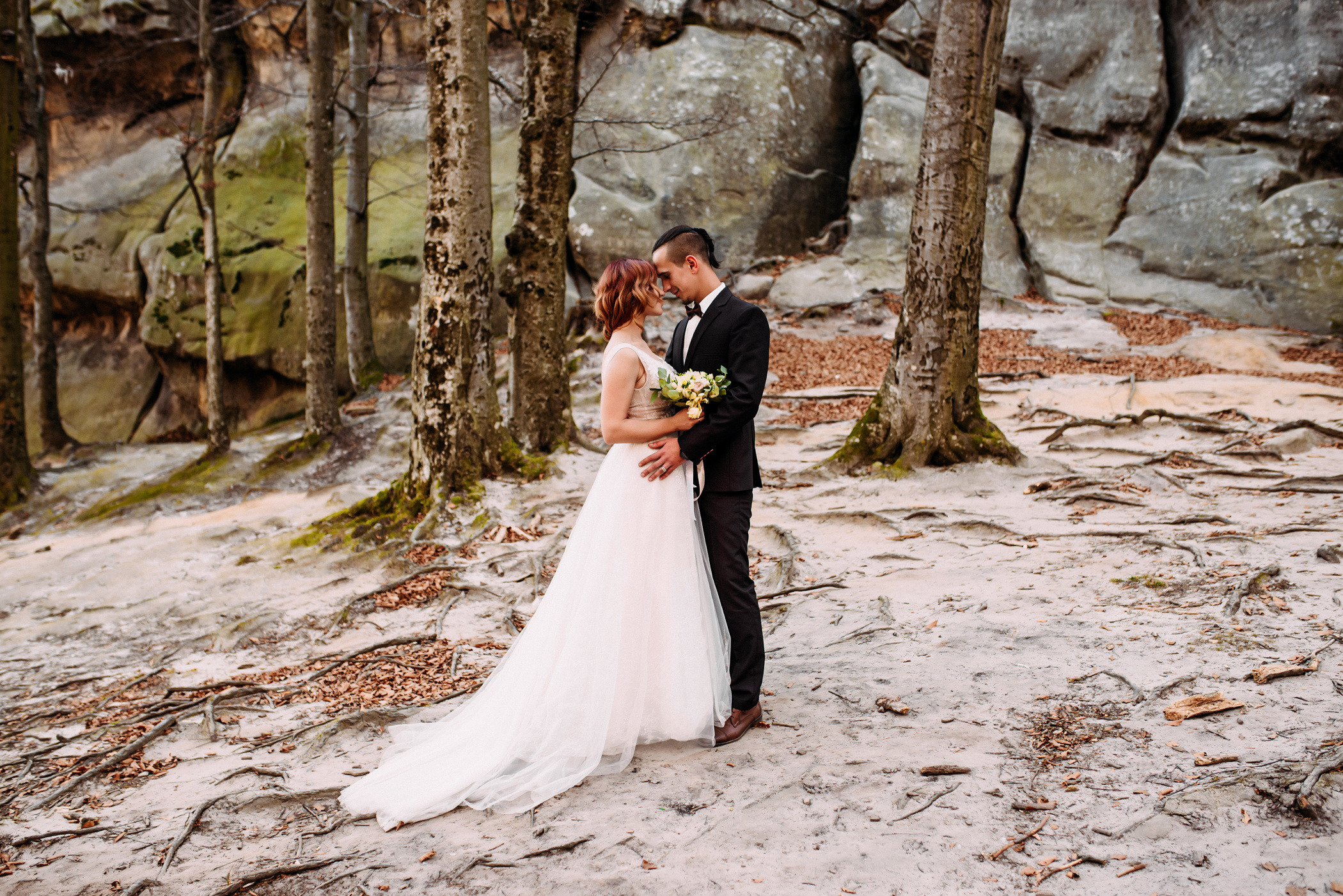 Післявесільна фотосесія в скелях Довбуша. Весільний фотограф | Рівне | Львів | Ваш фотограф на весілля