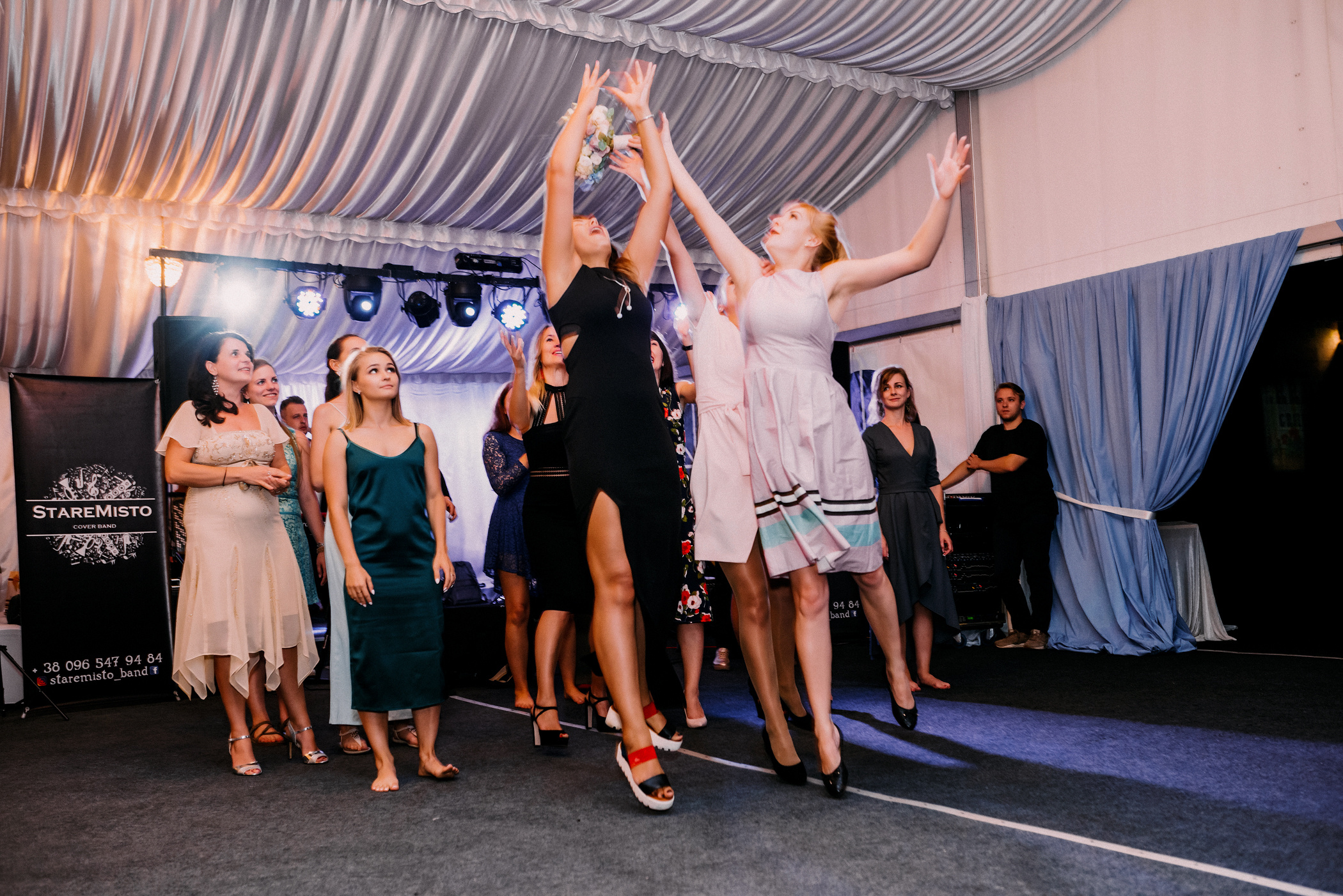 Інтернаціональне весілля в Дубенському замку. Весільний фотограф | Рівне | Львів | Ваш фотограф на весілля