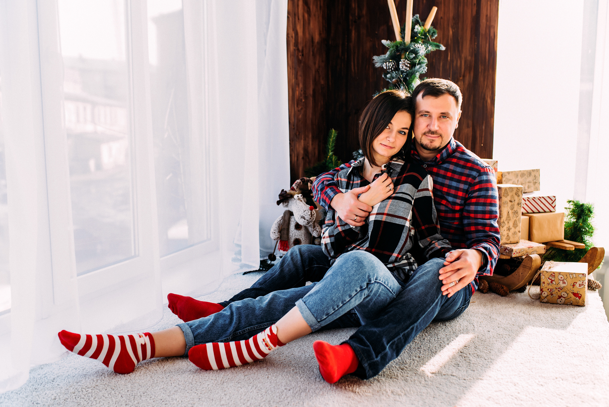 Щаслива сім’я в студії. Весільний фотограф | Рівне | Львів | Ваш фотограф на весілля