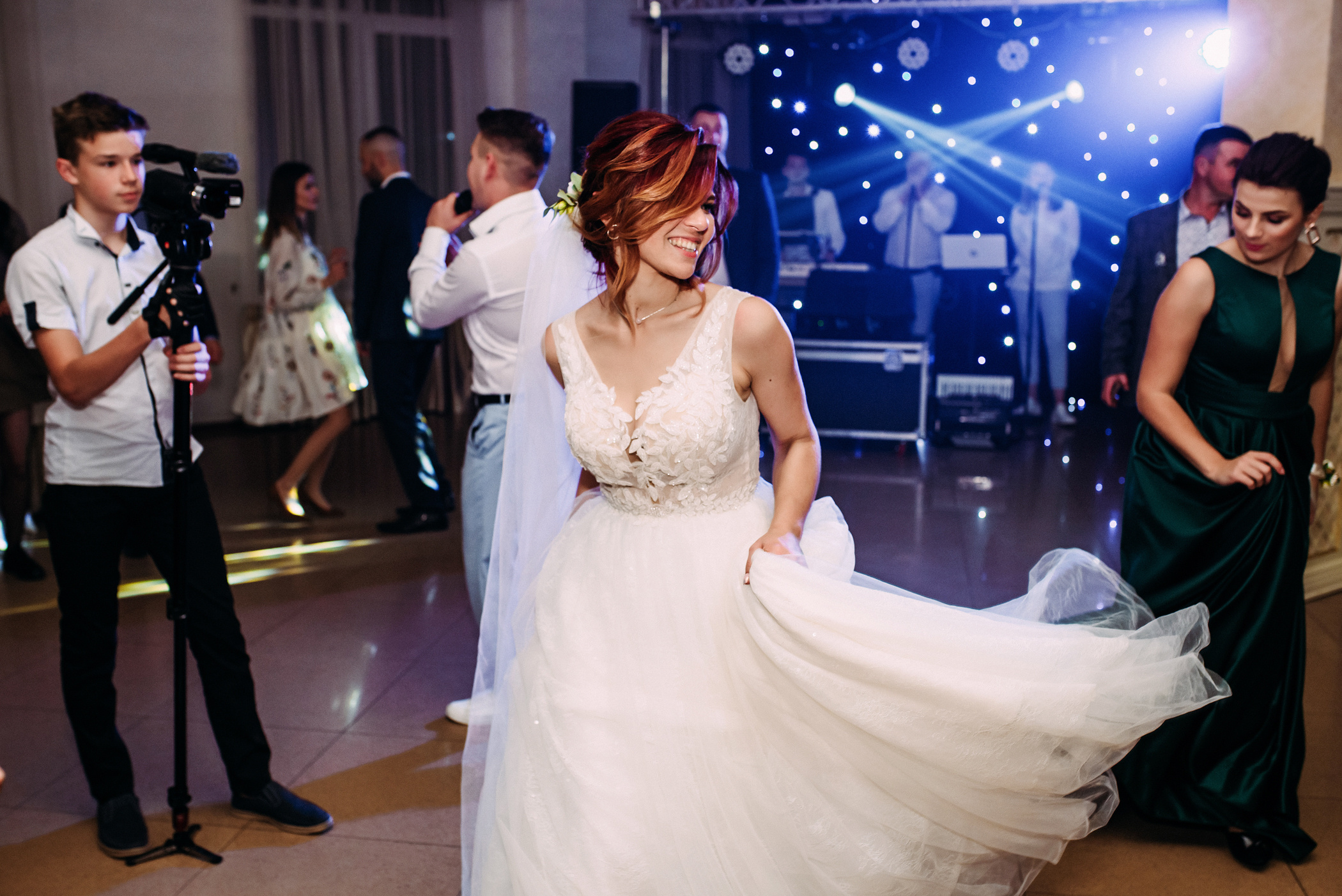 Атмосферне весілля закоханих молодят. Весільний фотограф | Рівне | Львів | Ваш фотограф на весілля