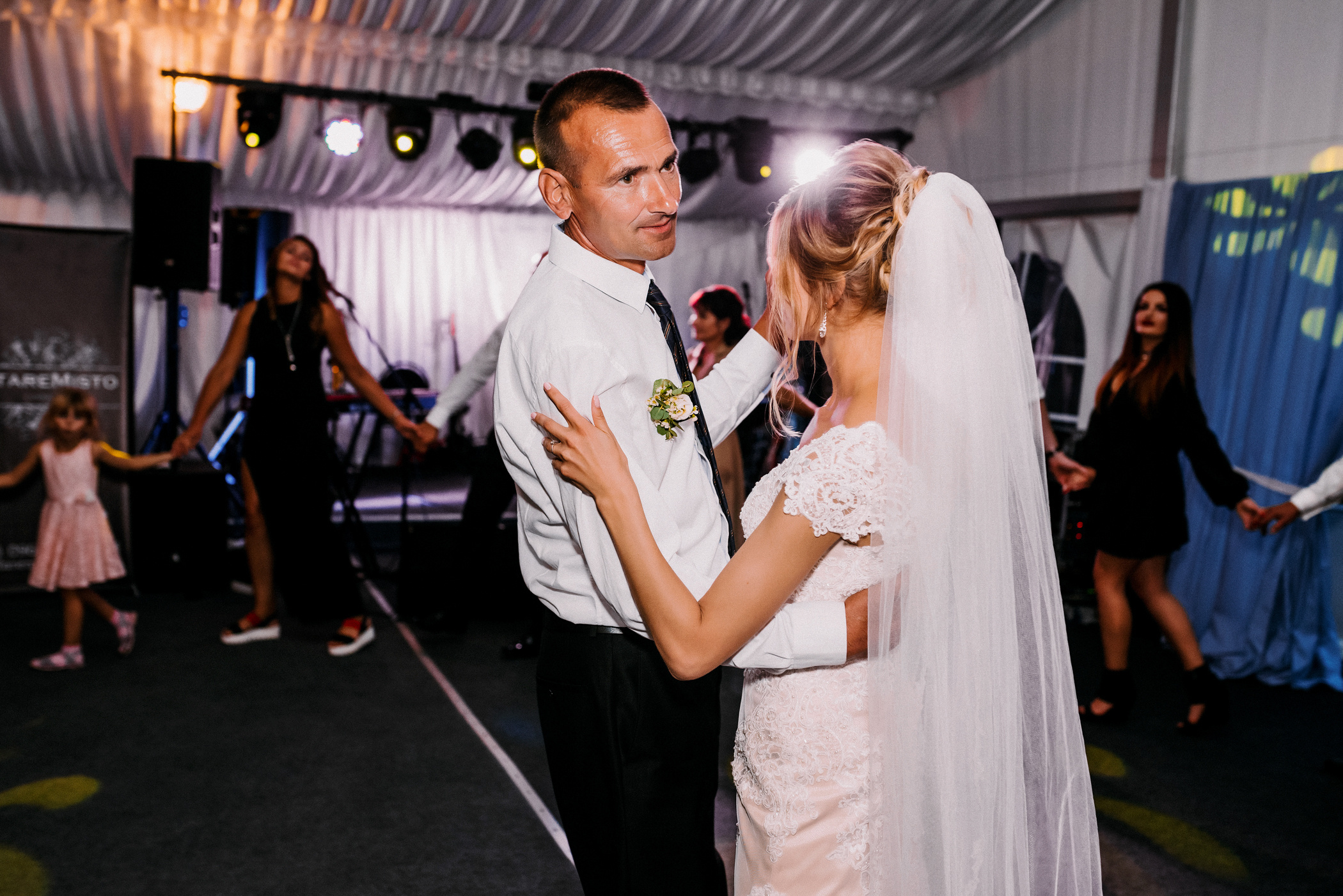 Інтернаціональне весілля в Дубенському замку. Весільний фотограф | Рівне | Львів | Ваш фотограф на весілля