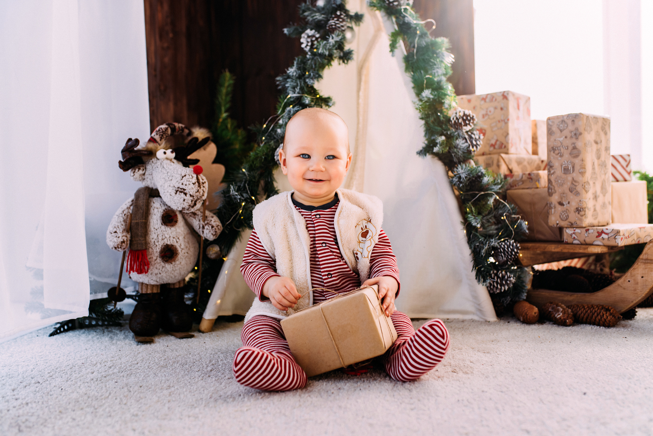 Щаслива сім’я в студії. Весільний фотограф | Рівне | Львів | Ваш фотограф на весілля
