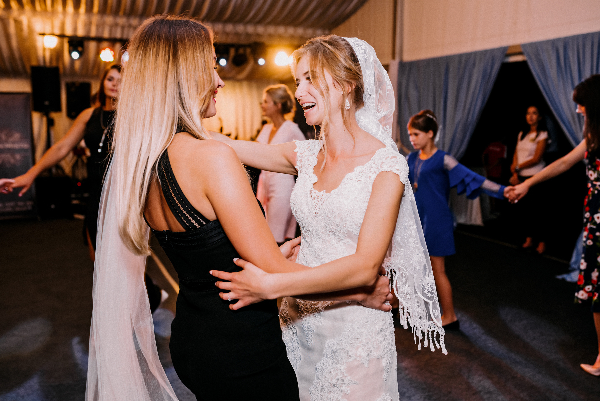 Інтернаціональне весілля в Дубенському замку. Весільний фотограф | Рівне | Львів | Ваш фотограф на весілля