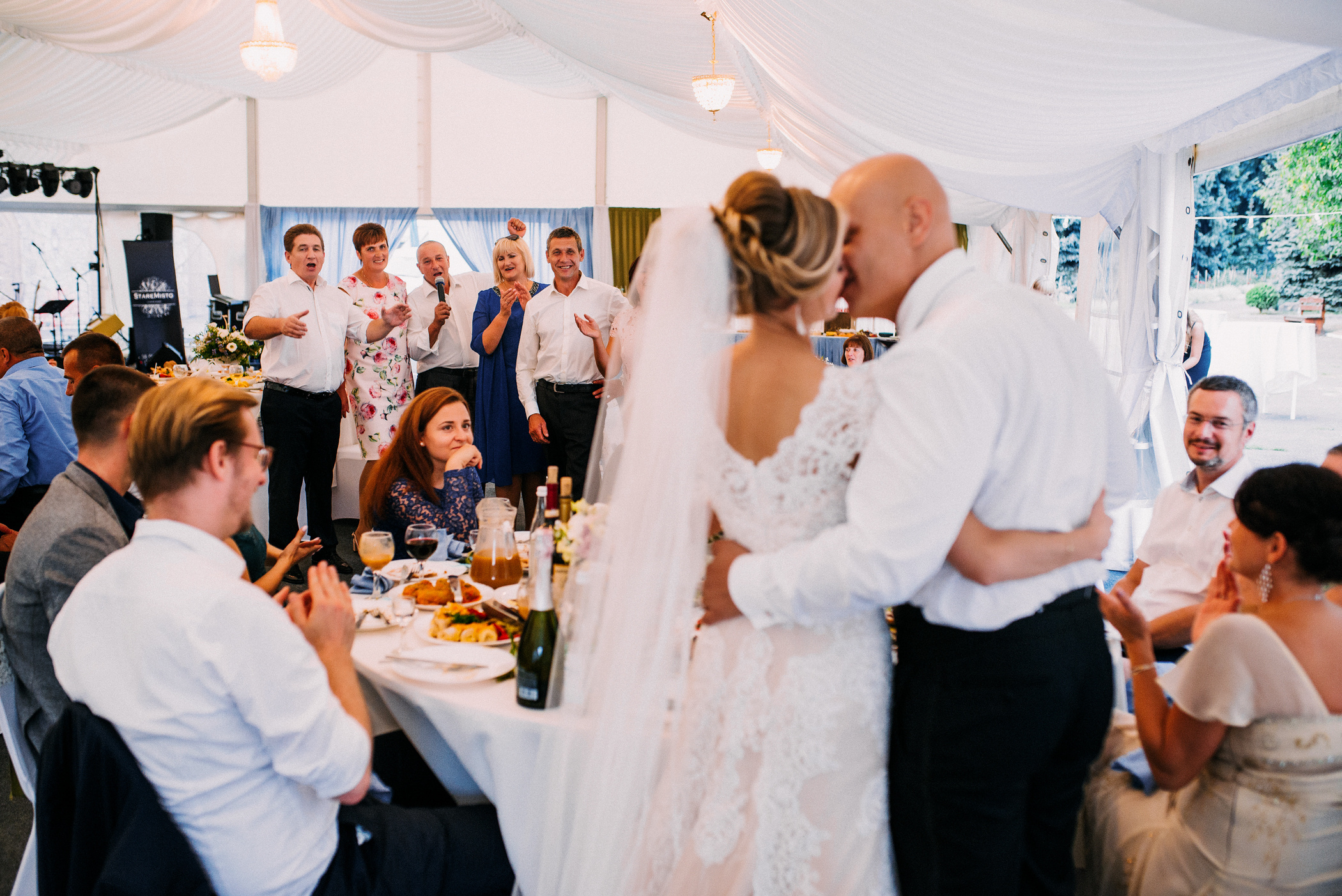 Інтернаціональне весілля в Дубенському замку. Весільний фотограф | Рівне | Львів | Ваш фотограф на весілля