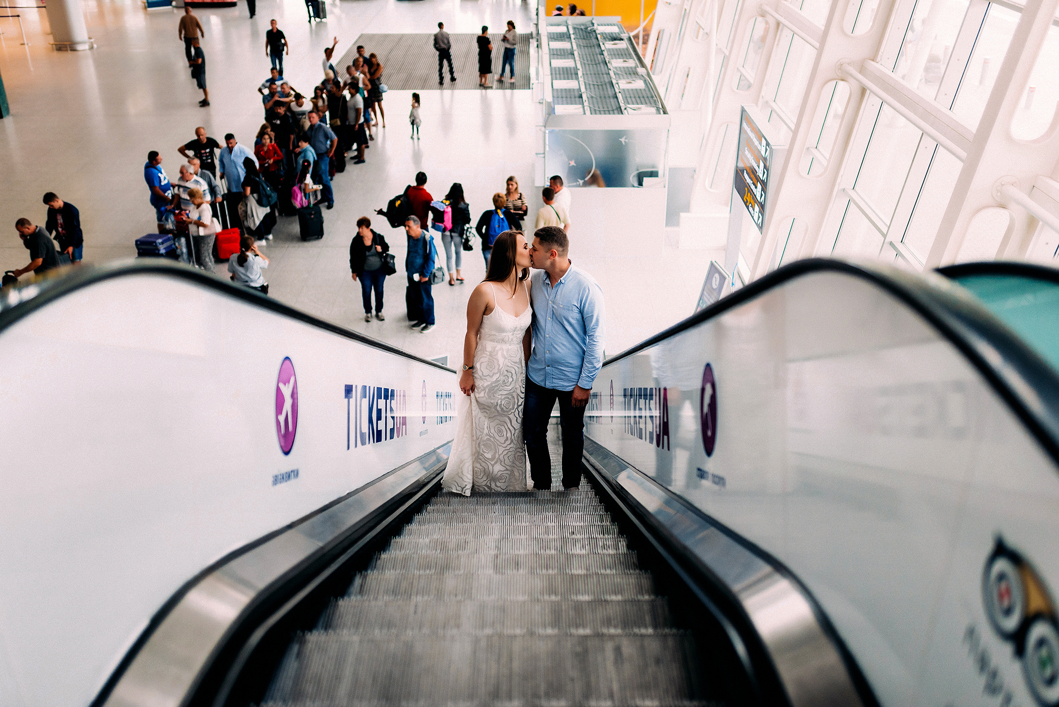Історія закоханих в аеропорту. Весільний фотограф | Рівне | Львів | Ваш фотограф на весілля