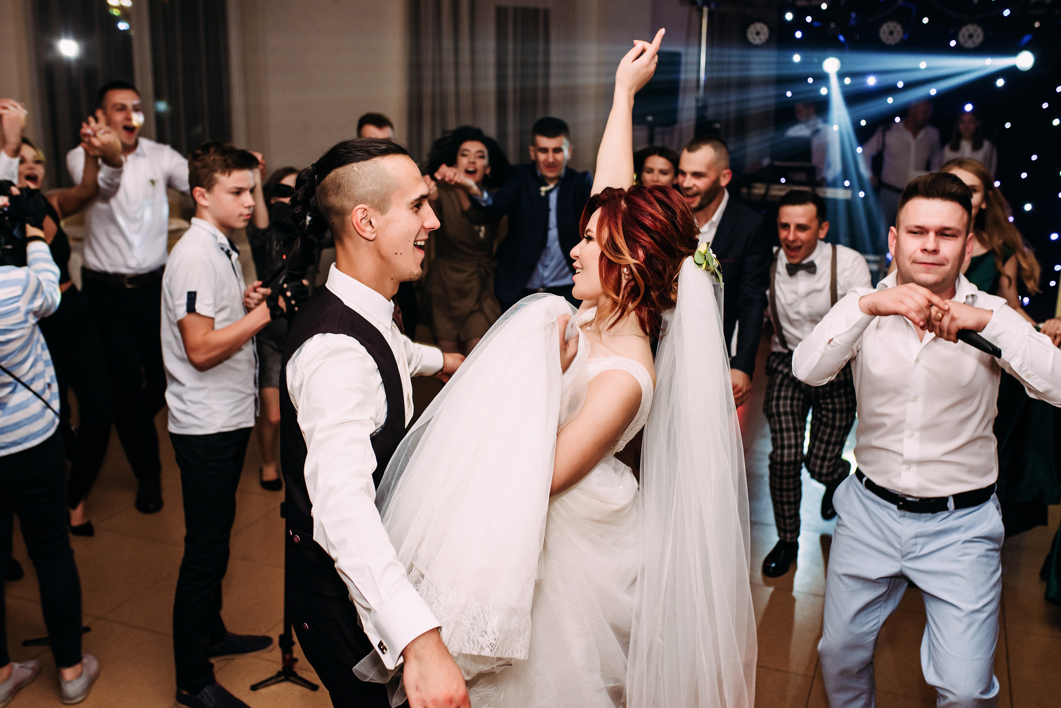 Атмосферне весілля закоханих молодят. Весільний фотограф | Рівне | Львів | Ваш фотограф на весілля