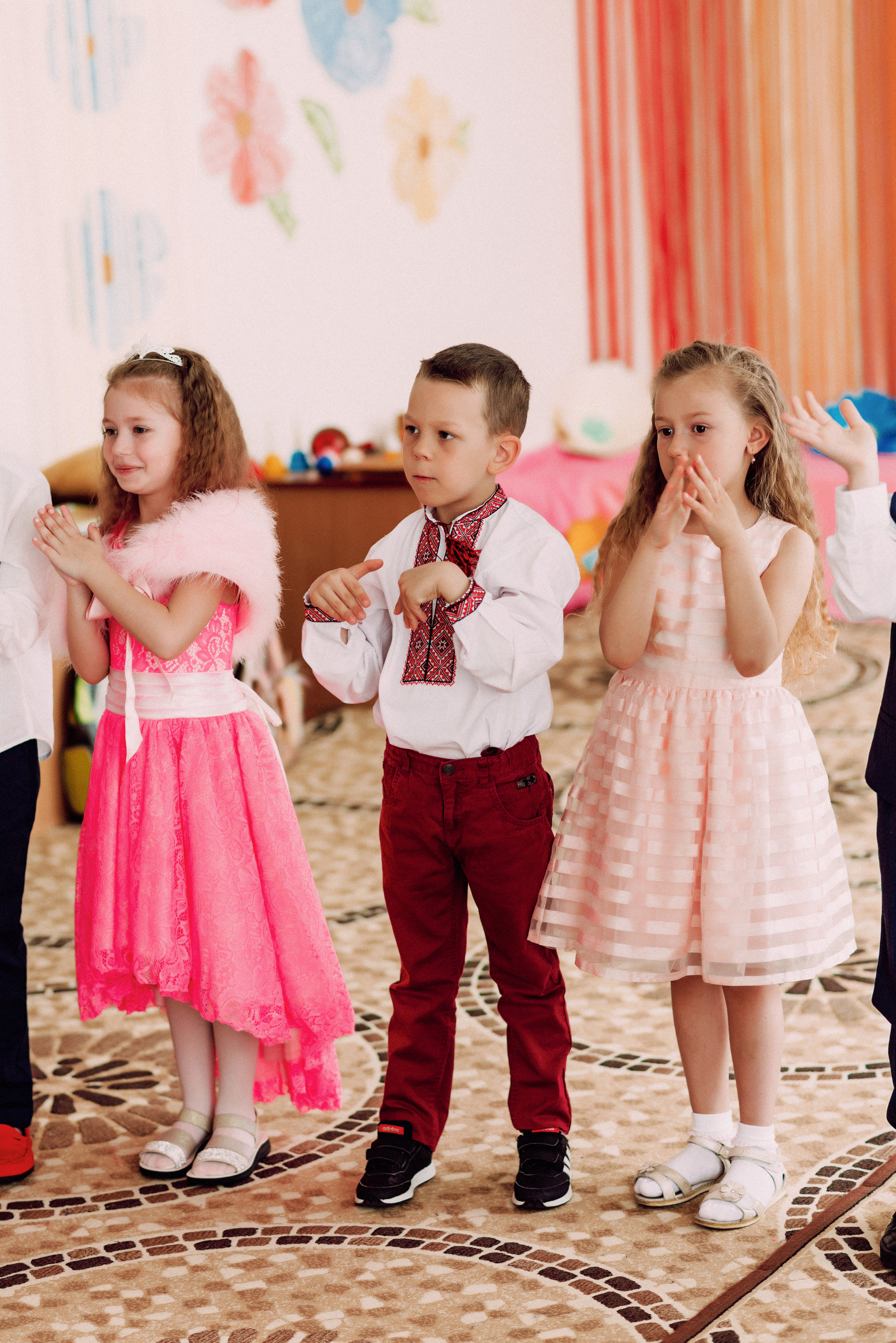 Ранок в садочку. Весільний фотограф | Рівне | Львів | Ваш фотограф на весілля