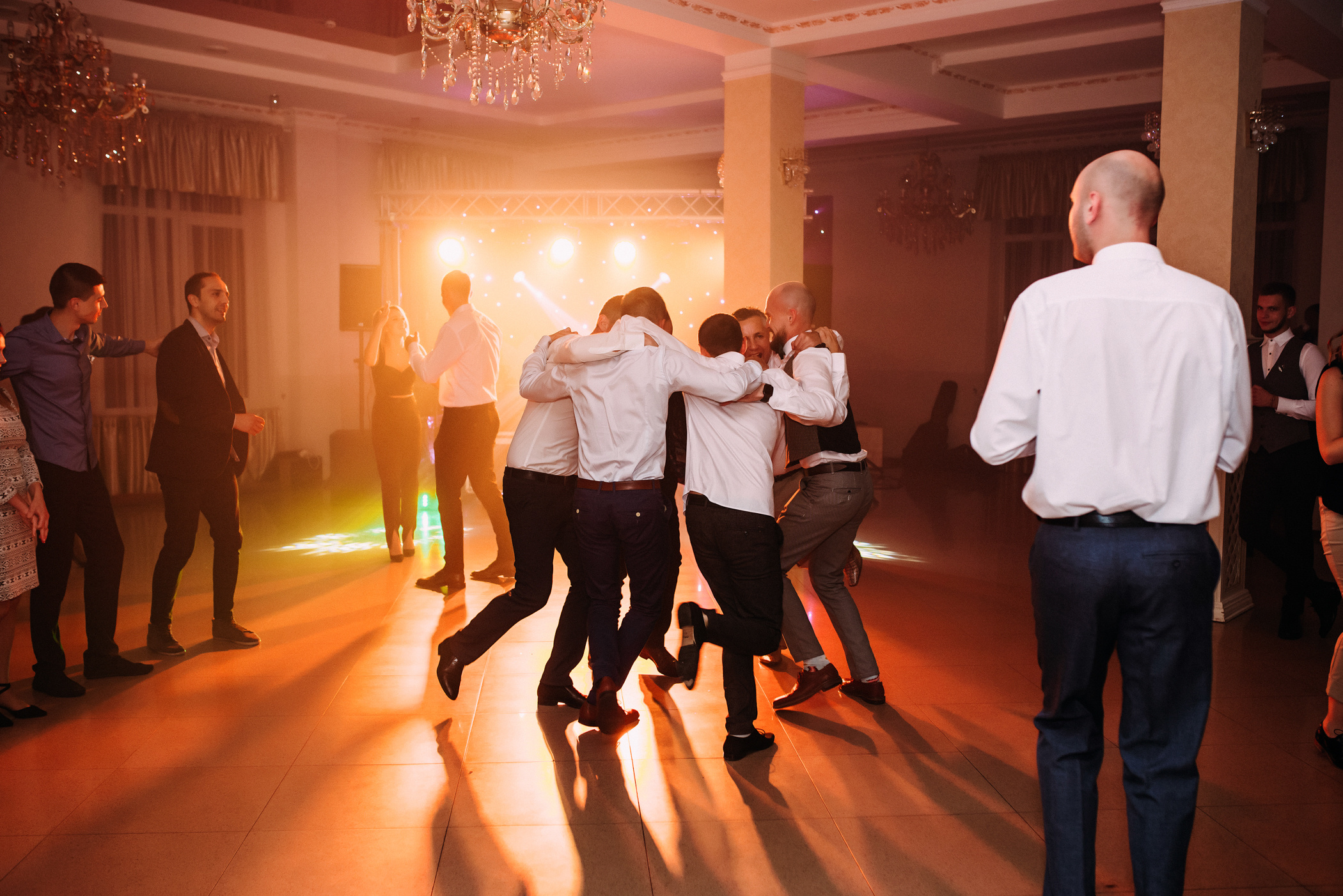 Атмосферне весілля закоханих молодят. Весільний фотограф | Рівне | Львів | Ваш фотограф на весілля