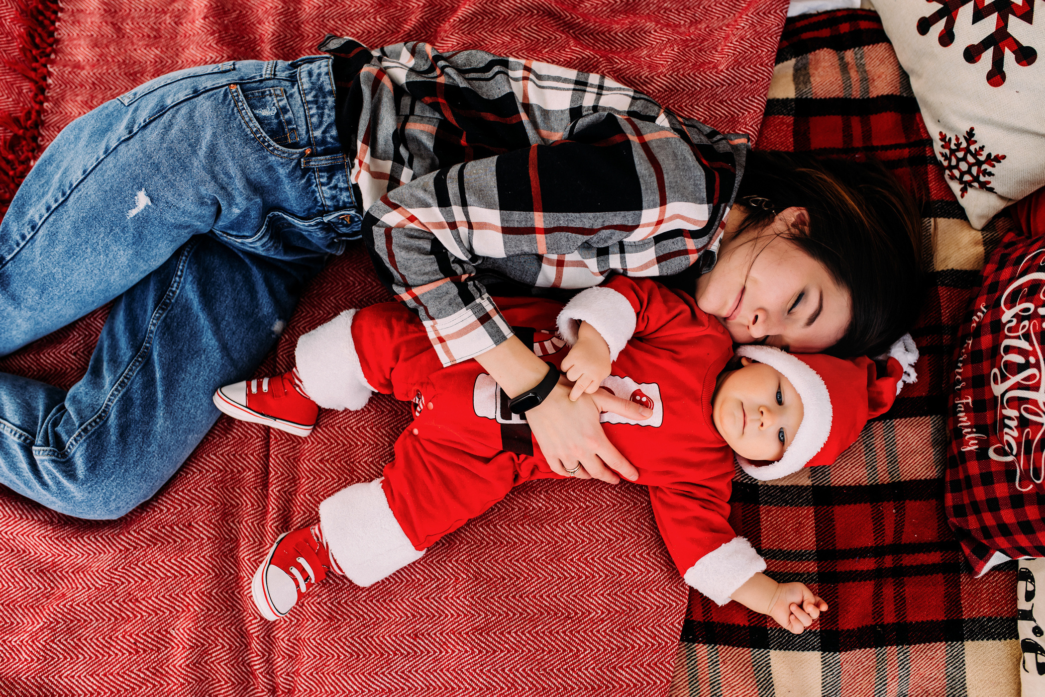 Щаслива сім’я в студії. Весільний фотограф | Рівне | Львів | Ваш фотограф на весілля