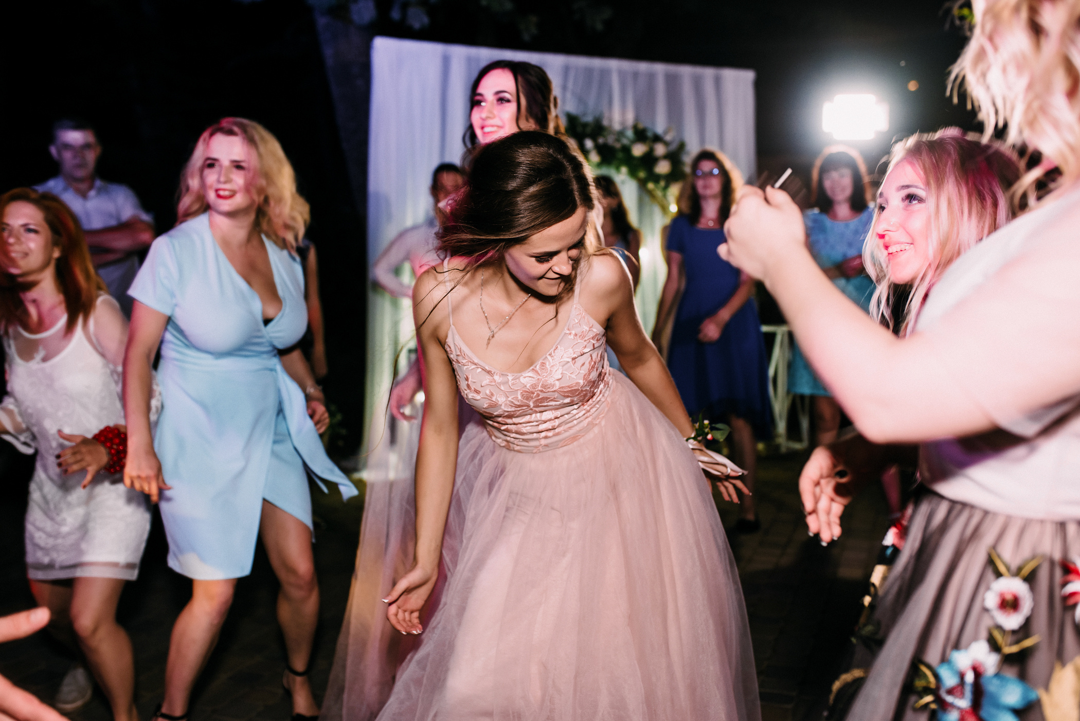 Весільна фотозйомка гарної пари в Рівному. Весільний фотограф | Рівне | Львів | Ваш фотограф на весілля