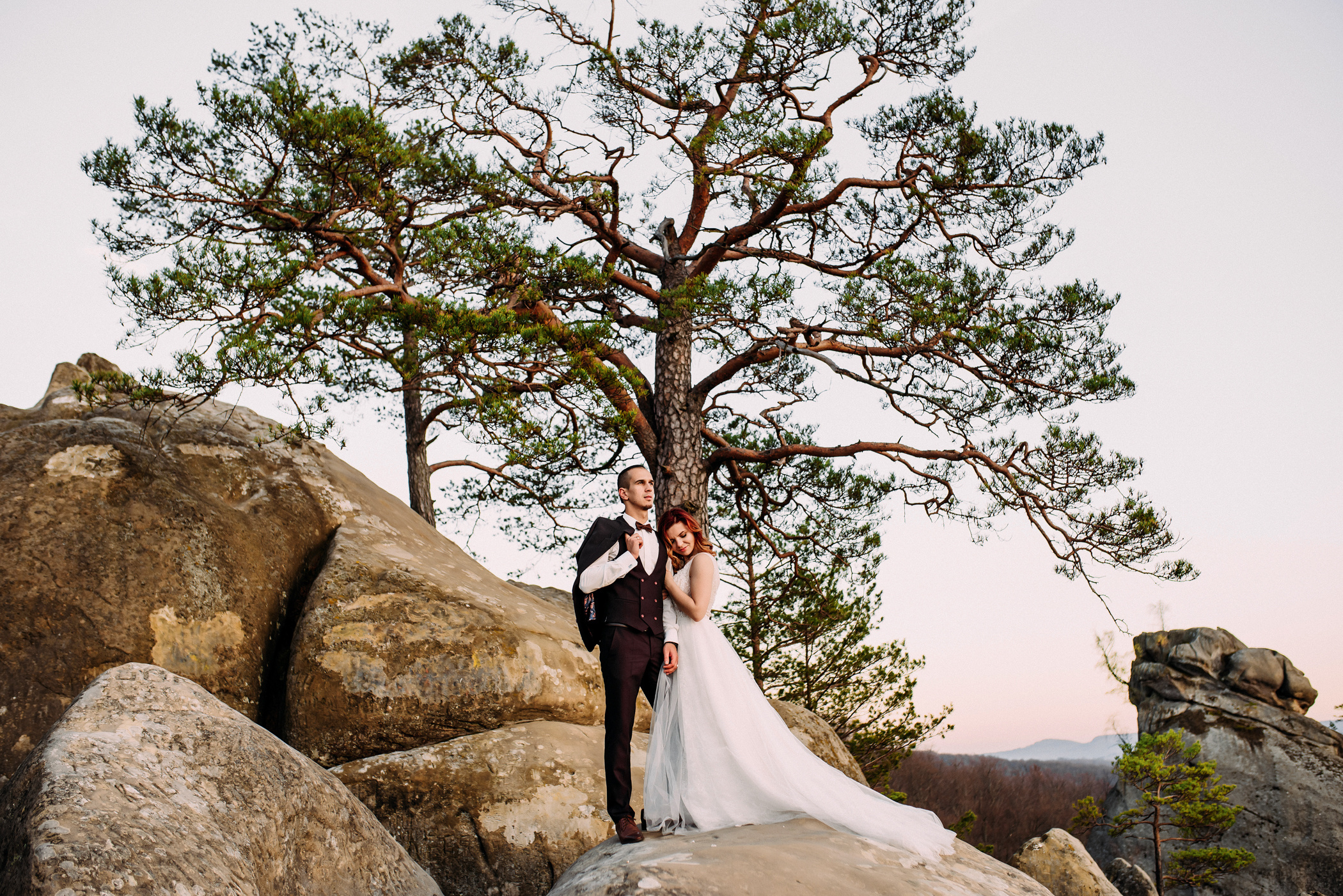 Післявесільна фотосесія в скелях Довбуша. Весільний фотограф | Рівне | Львів | Ваш фотограф на весілля