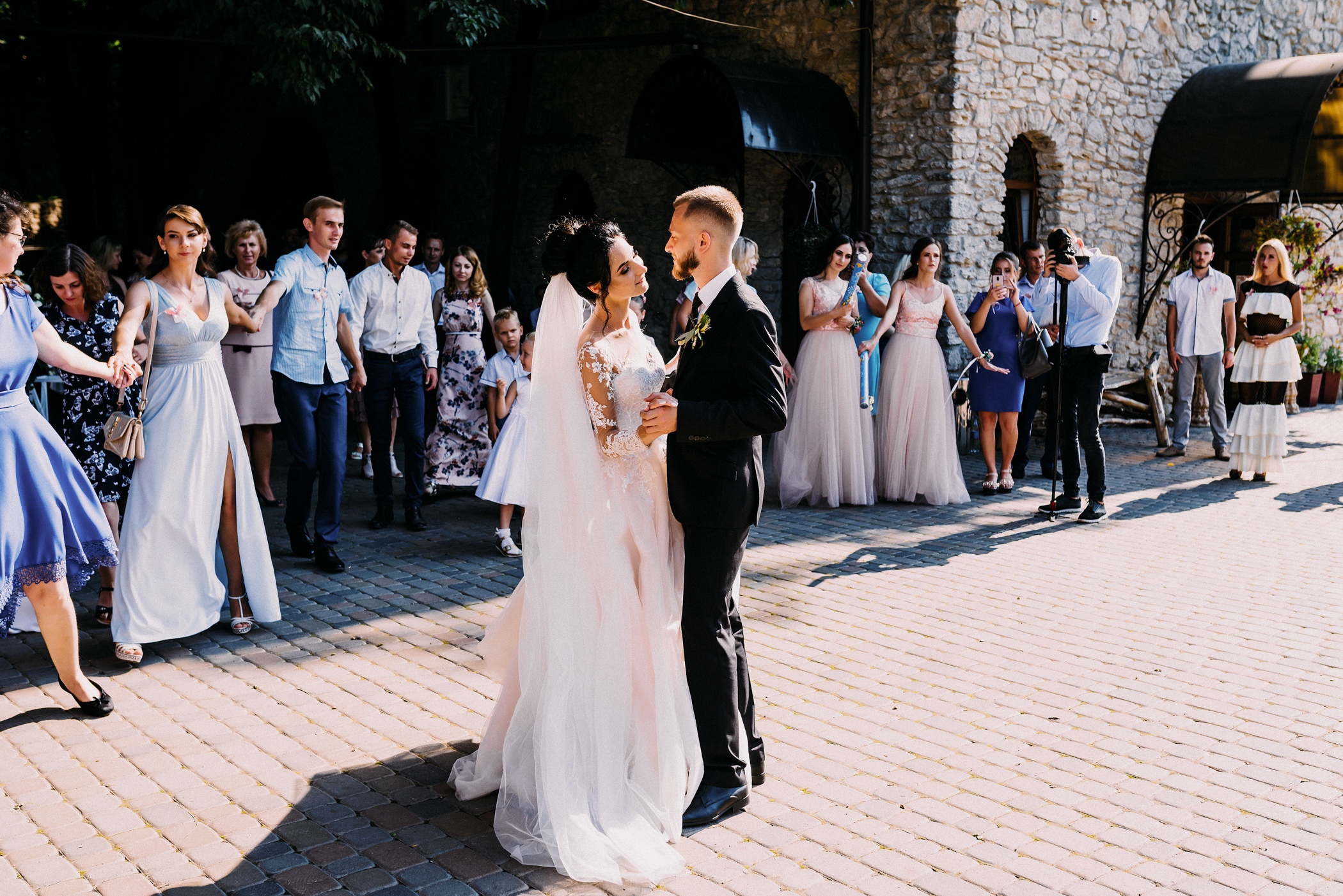 Весільна фотозйомка гарної пари в Рівному. Весільний фотограф | Рівне | Львів | Ваш фотограф на весілля