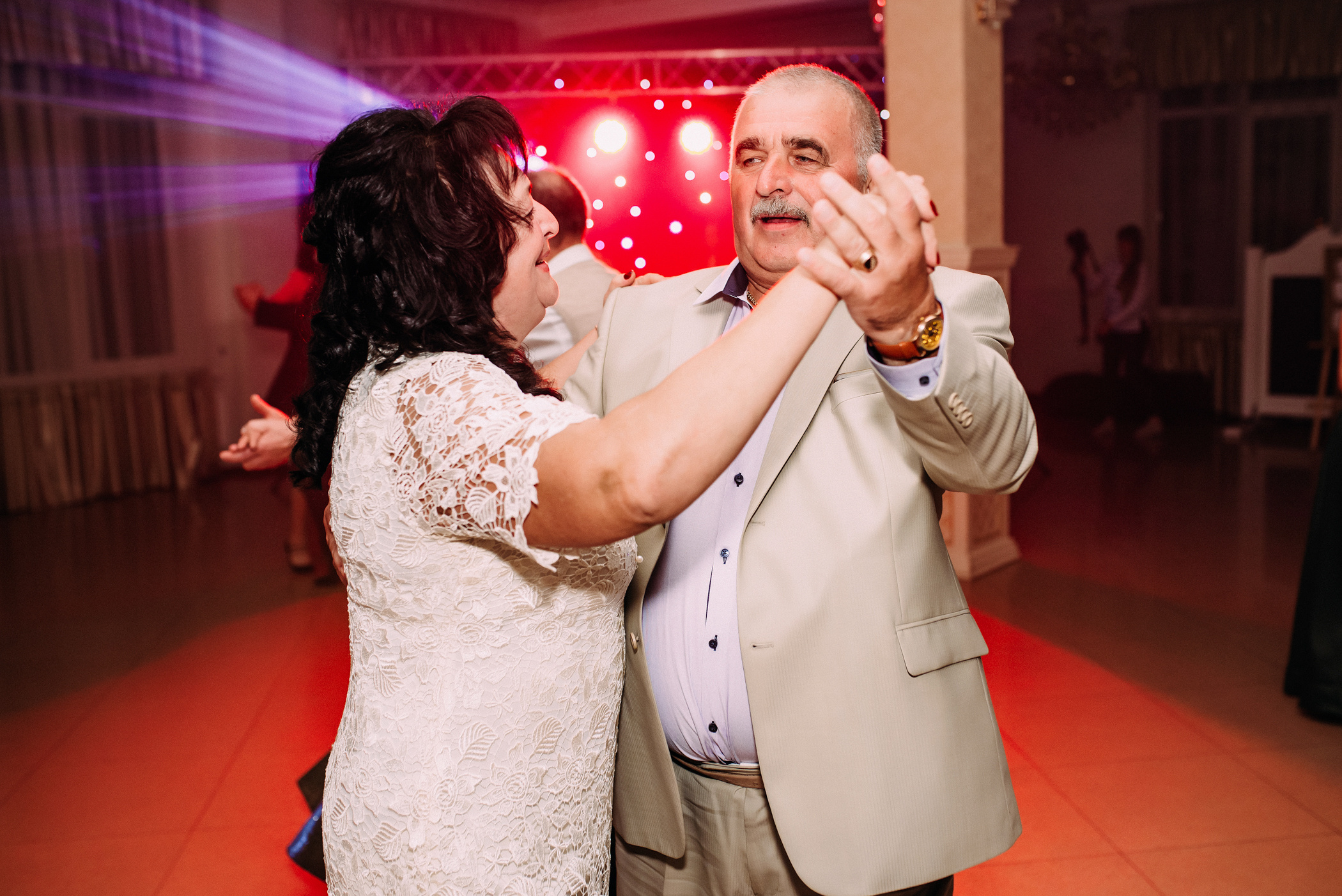 Атмосферне весілля закоханих молодят. Весільний фотограф | Рівне | Львів | Ваш фотограф на весілля