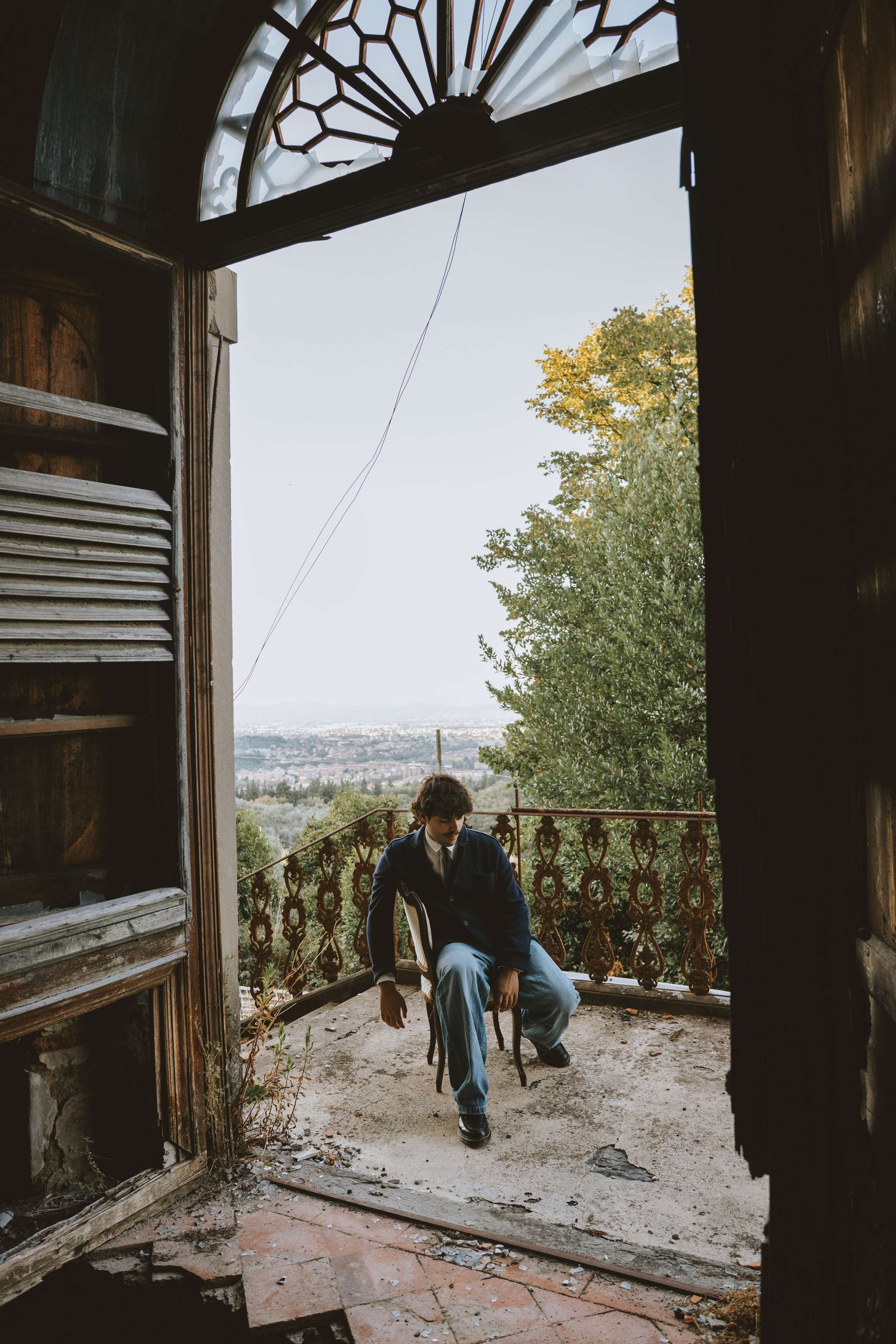 Cinematic Portraits in Prato | Abandoned Villa Musician Session. Wedding Photographer in Florence, Pisa & Tuscany | Candid & Elegant Photography in Italy