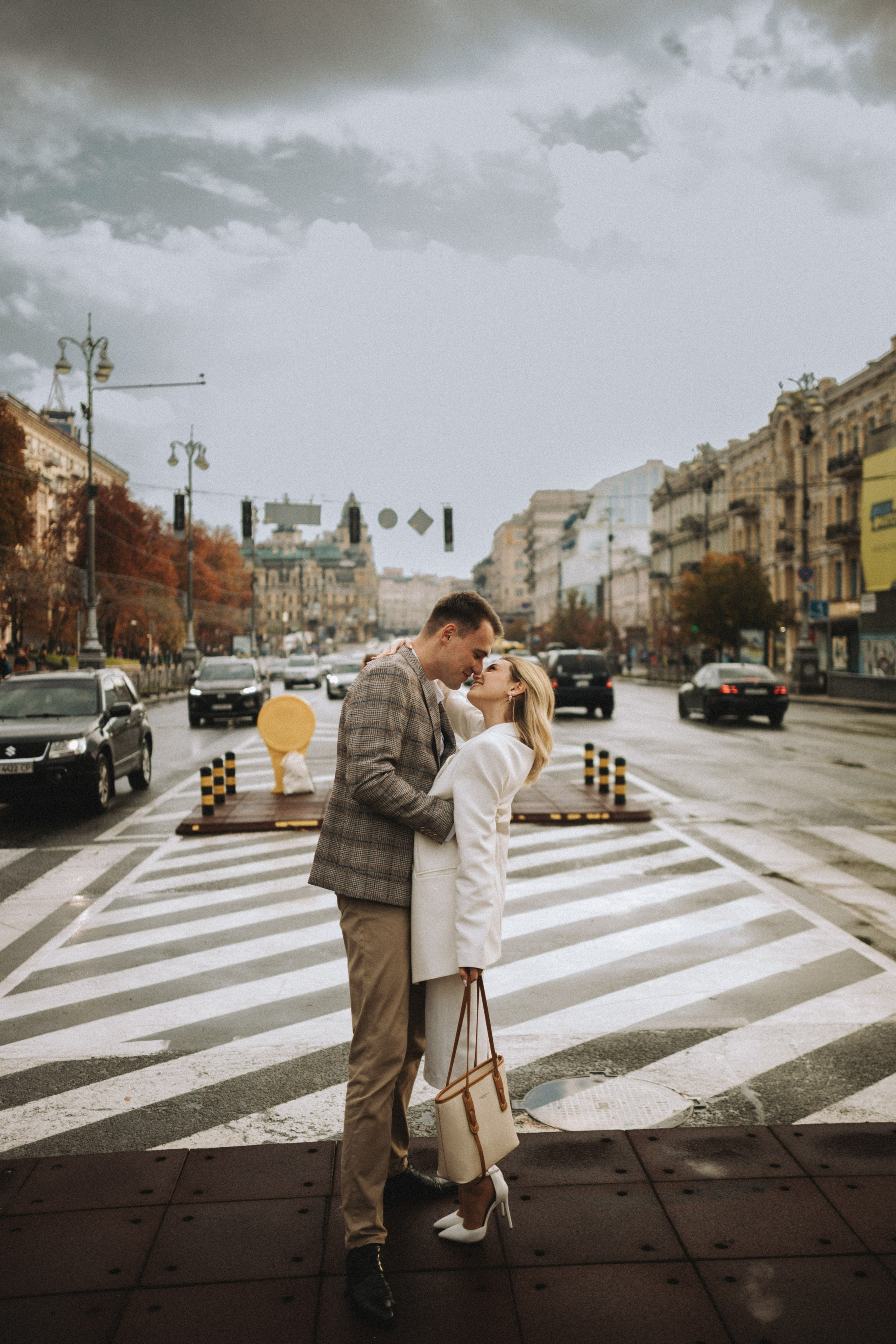 Servizio fotografico di coppia romantico dopo la pioggia - Vlad & Darina. Fotografo di matrimoni a Firenze, Pisa e Toscana | Fotografia spontanea ed elegante in Italia