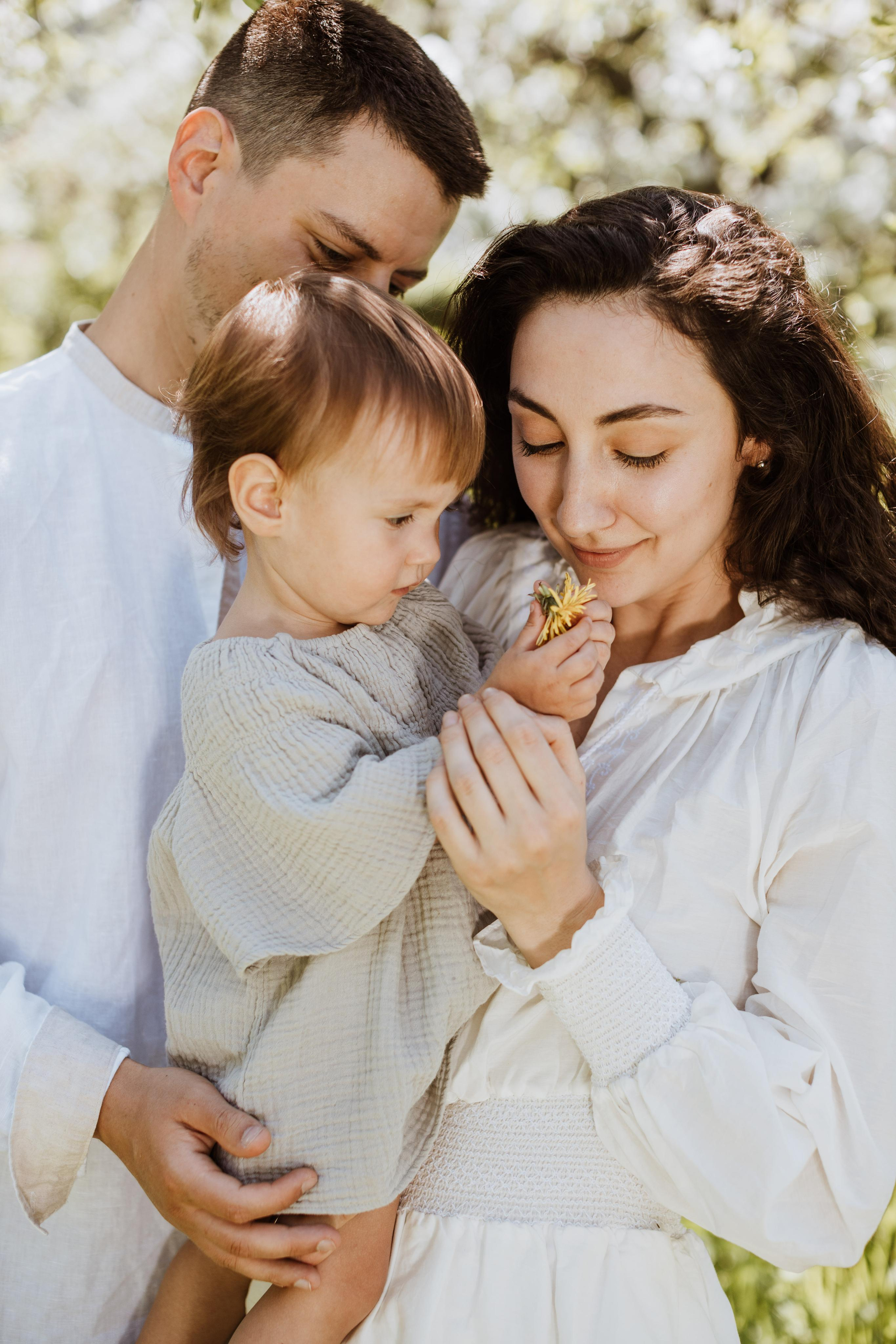 Семейная фотосессия в яблочном саду. Fotografo di matrimoni a Firenze, Pisa e Toscana | Fotografia spontanea ed elegante in Italia