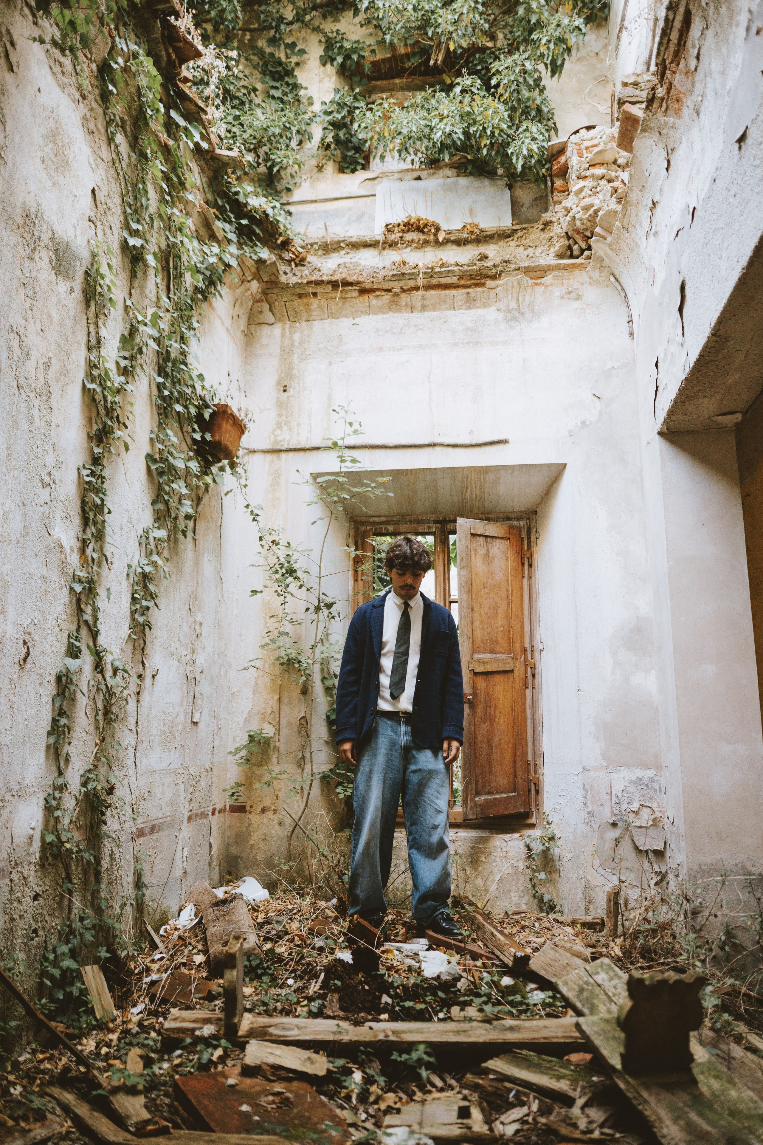 Cinematic Portraits in Prato | Abandoned Villa Musician Session. Wedding Photographer in Florence, Pisa & Tuscany | Candid & Elegant Photography in Italy