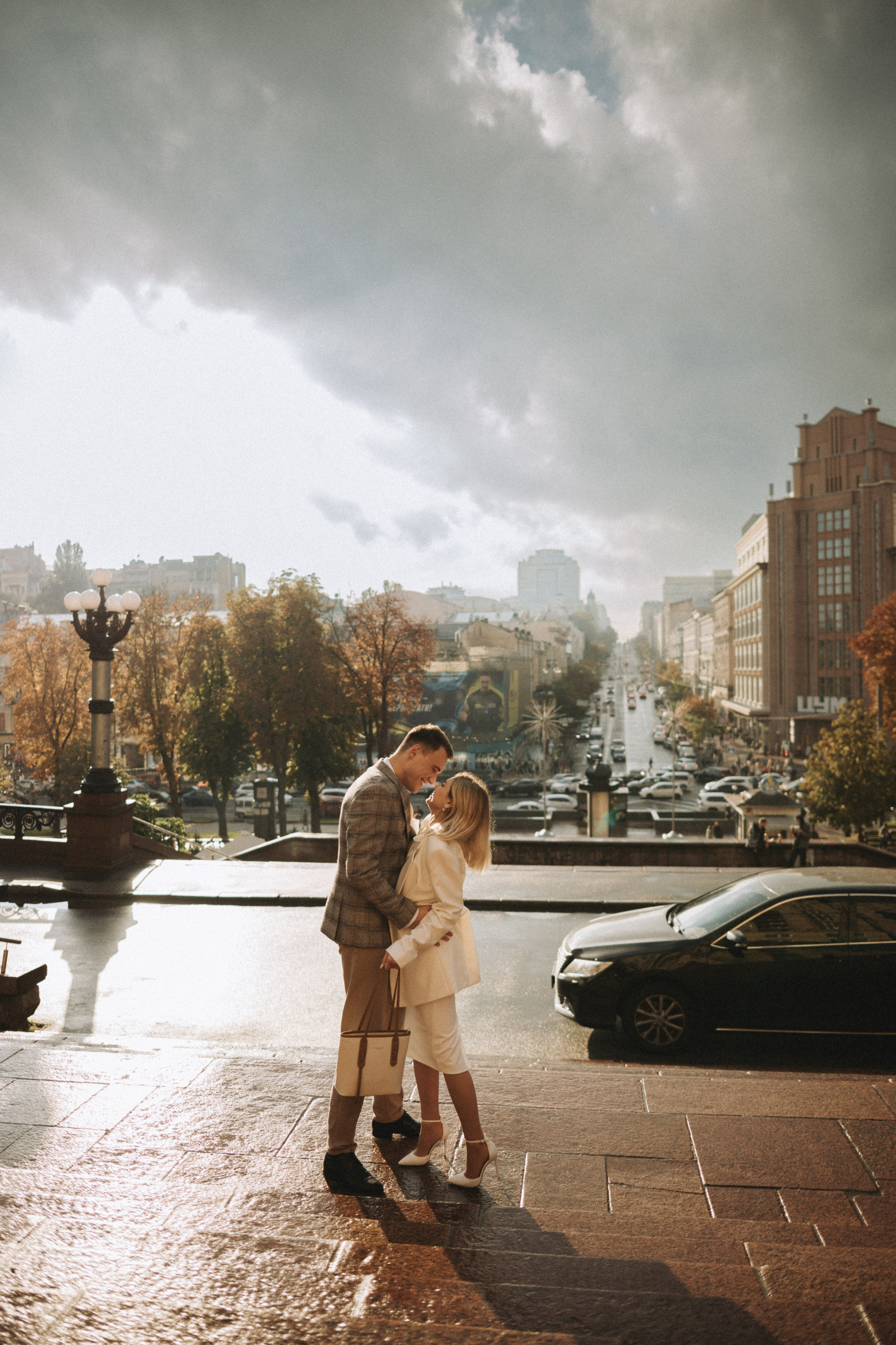 Servizio fotografico di coppia romantico dopo la pioggia - Vlad & Darina. Fotografo di matrimoni a Firenze, Pisa e Toscana | Fotografia spontanea ed elegante in Italia
