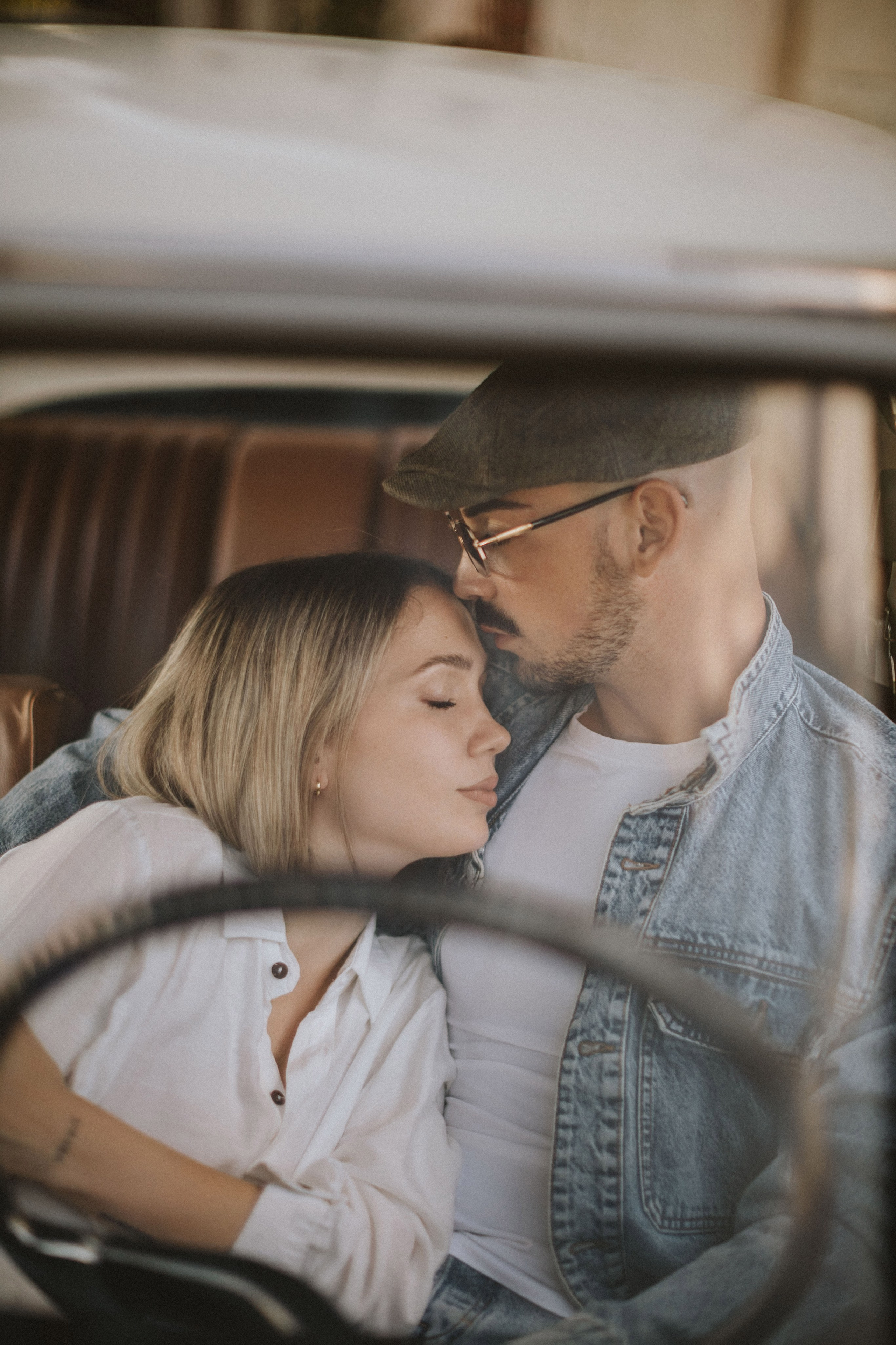 Servizio Fotografico con Auto d’Epoca in Toscana | Sessione di Coppia. Fotografo di matrimoni a Firenze, Pisa e Toscana | Fotografia spontanea ed elegante in Italia