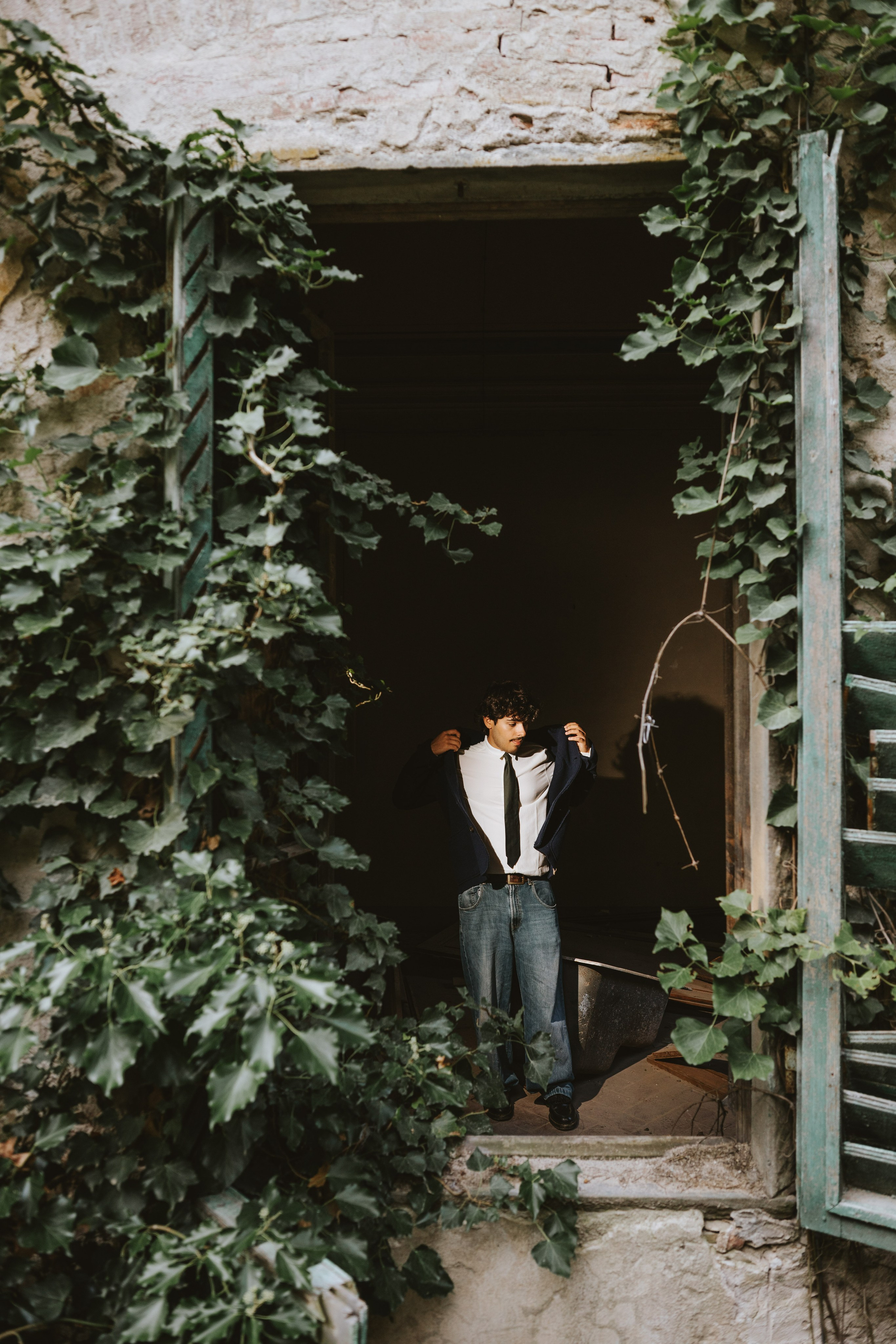 Cinematic Portraits in Prato | Abandoned Villa Musician Session. Wedding Photographer in Florence, Pisa & Tuscany | Candid & Elegant Photography in Italy