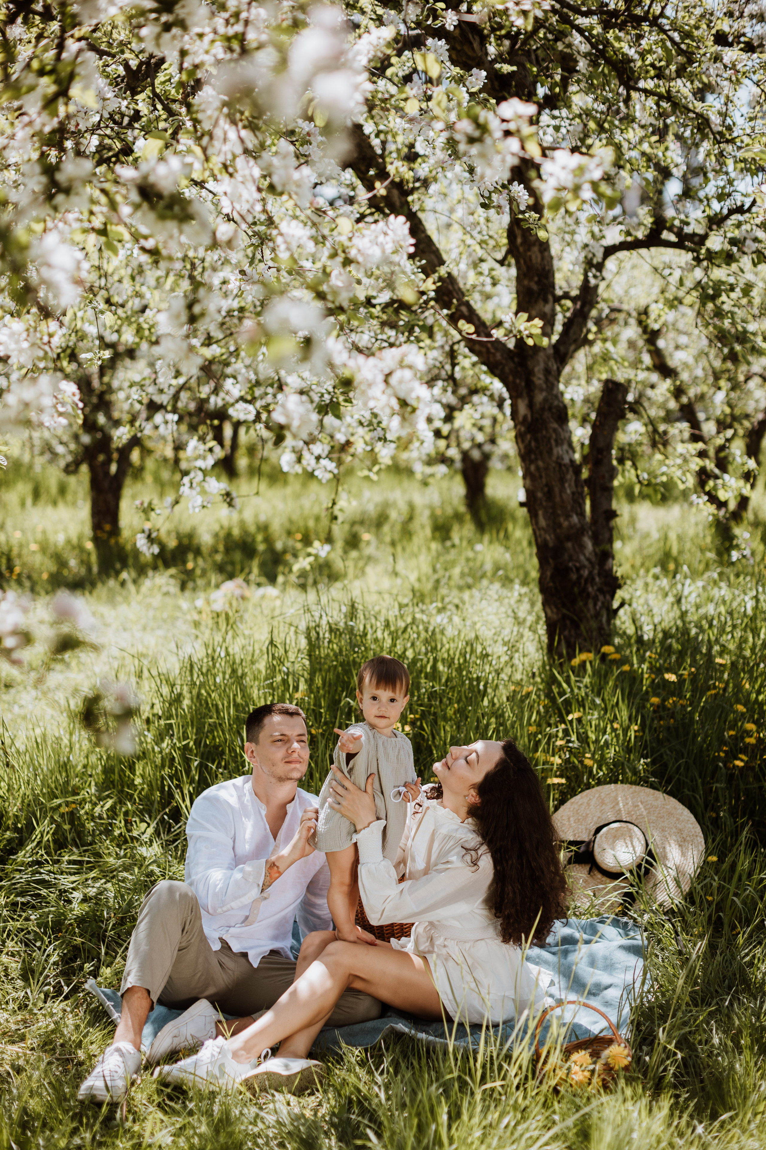 Семейная фотосессия в яблочном саду. Fotografo di matrimoni a Firenze, Pisa e Toscana | Fotografia spontanea ed elegante in Italia