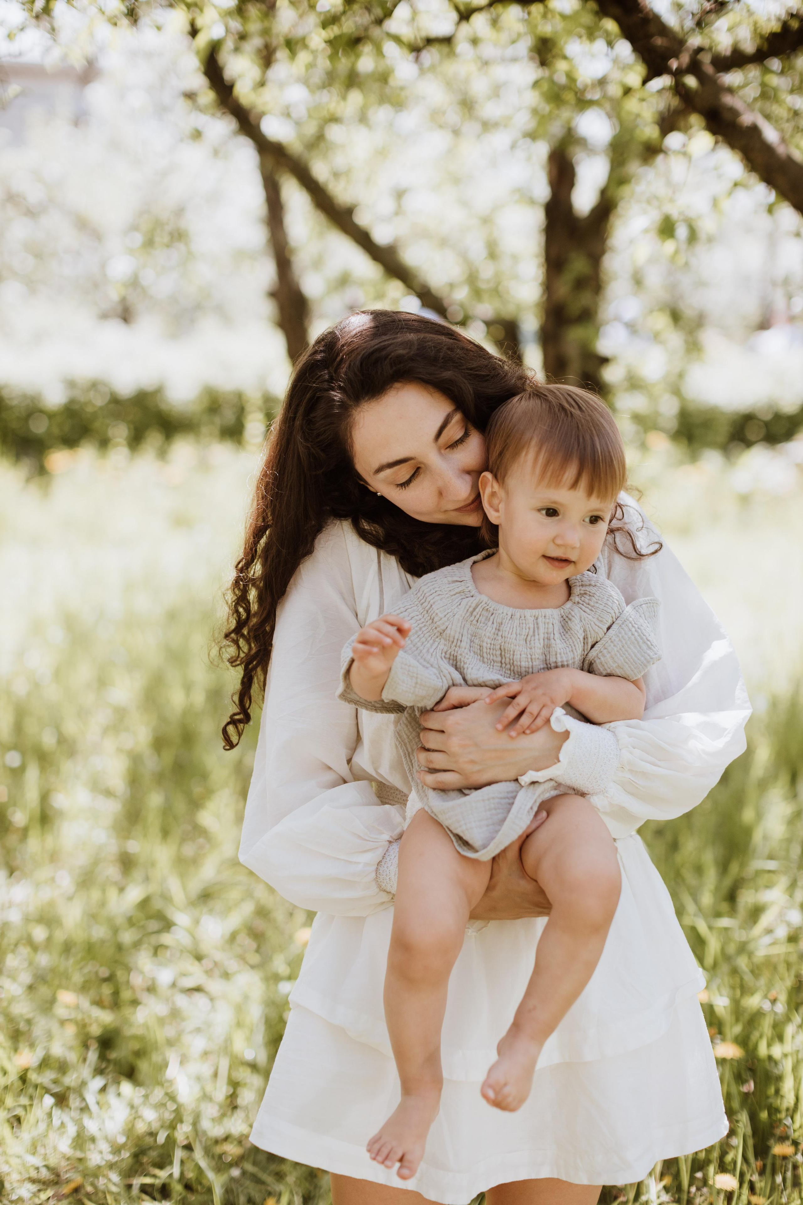 Семейная фотосессия в яблочном саду. Fotografo di matrimoni a Firenze, Pisa e Toscana | Fotografia spontanea ed elegante in Italia