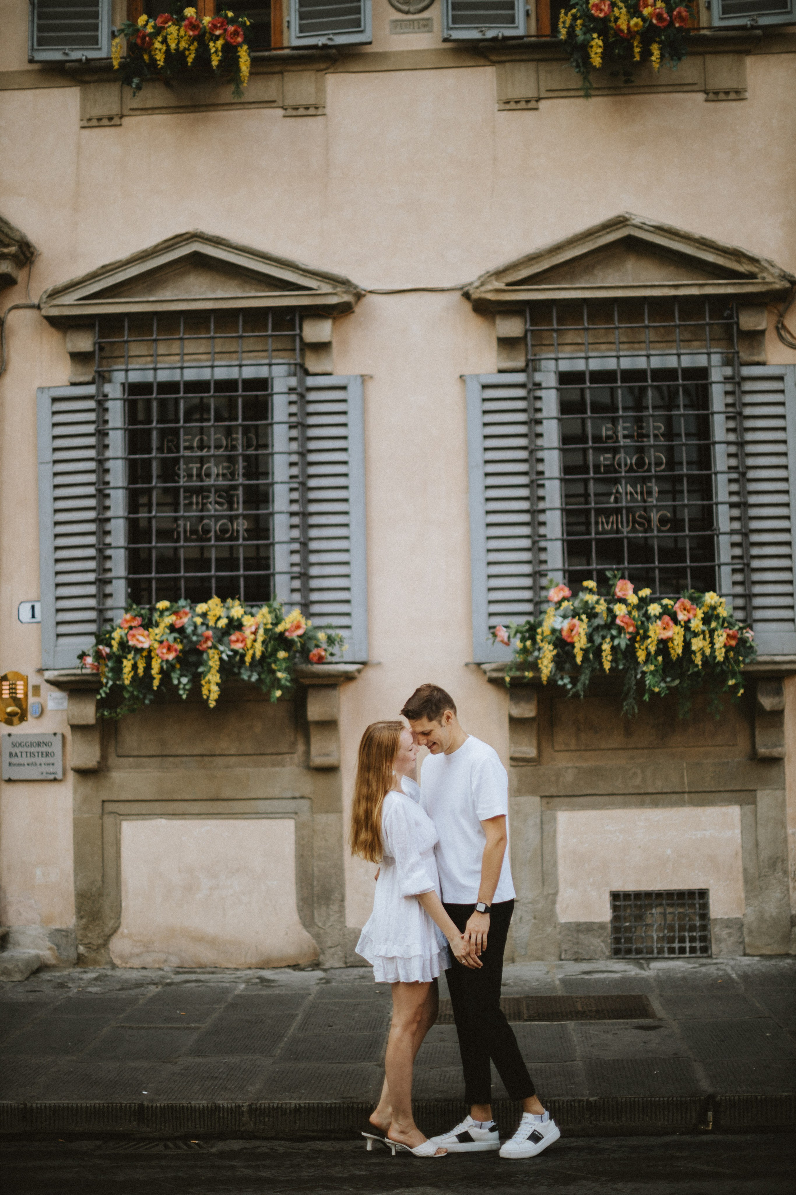 Tuscany & Florence Couples Photographer | Romantic Photoshoots | Kutsan Photography. Wedding Photographer in Florence, Pisa & Tuscany | Candid & Elegant Photography in Italy