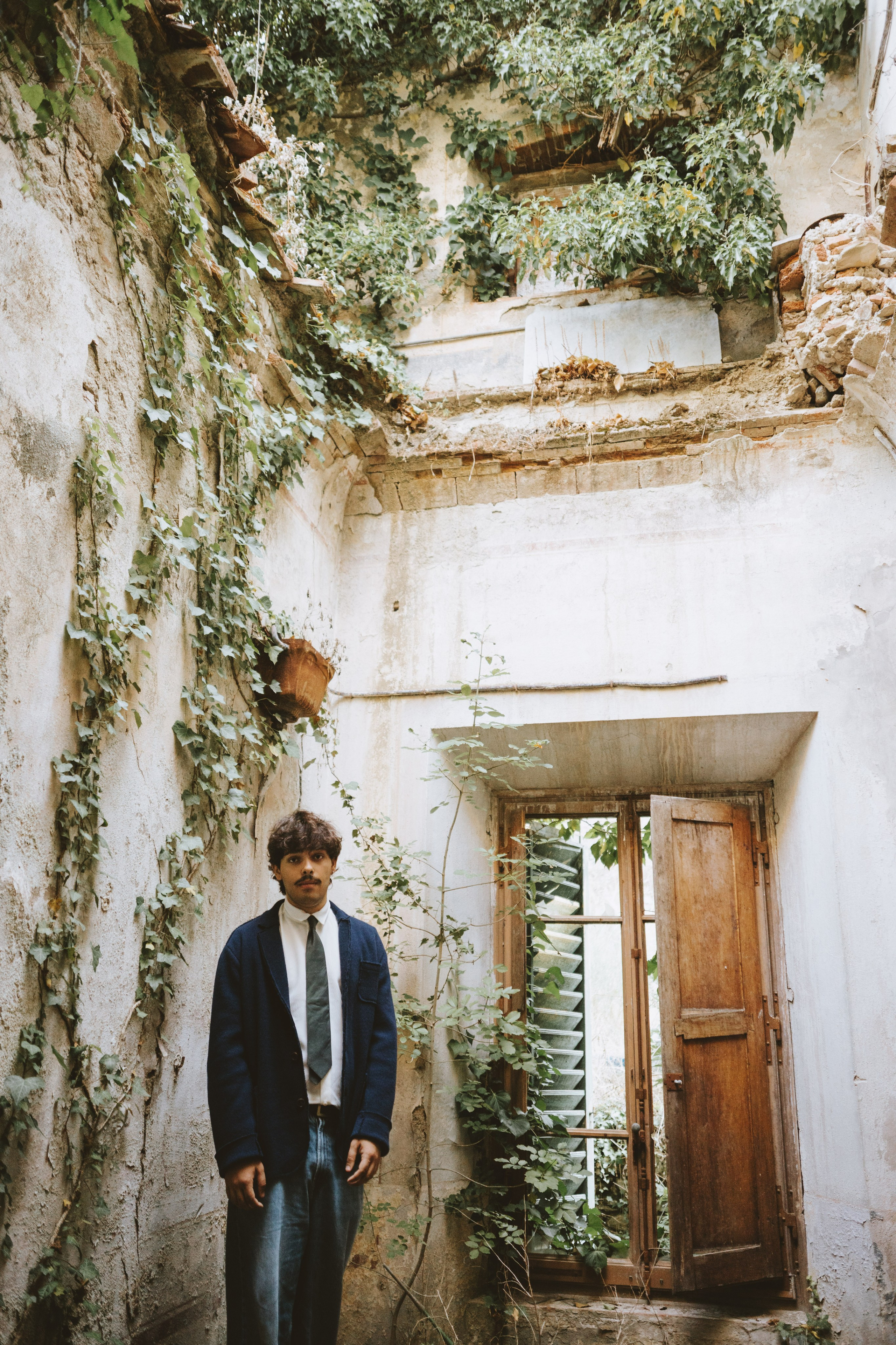 Cinematic Portraits in Prato | Abandoned Villa Musician Session. Wedding Photographer in Florence, Pisa & Tuscany | Candid & Elegant Photography in Italy