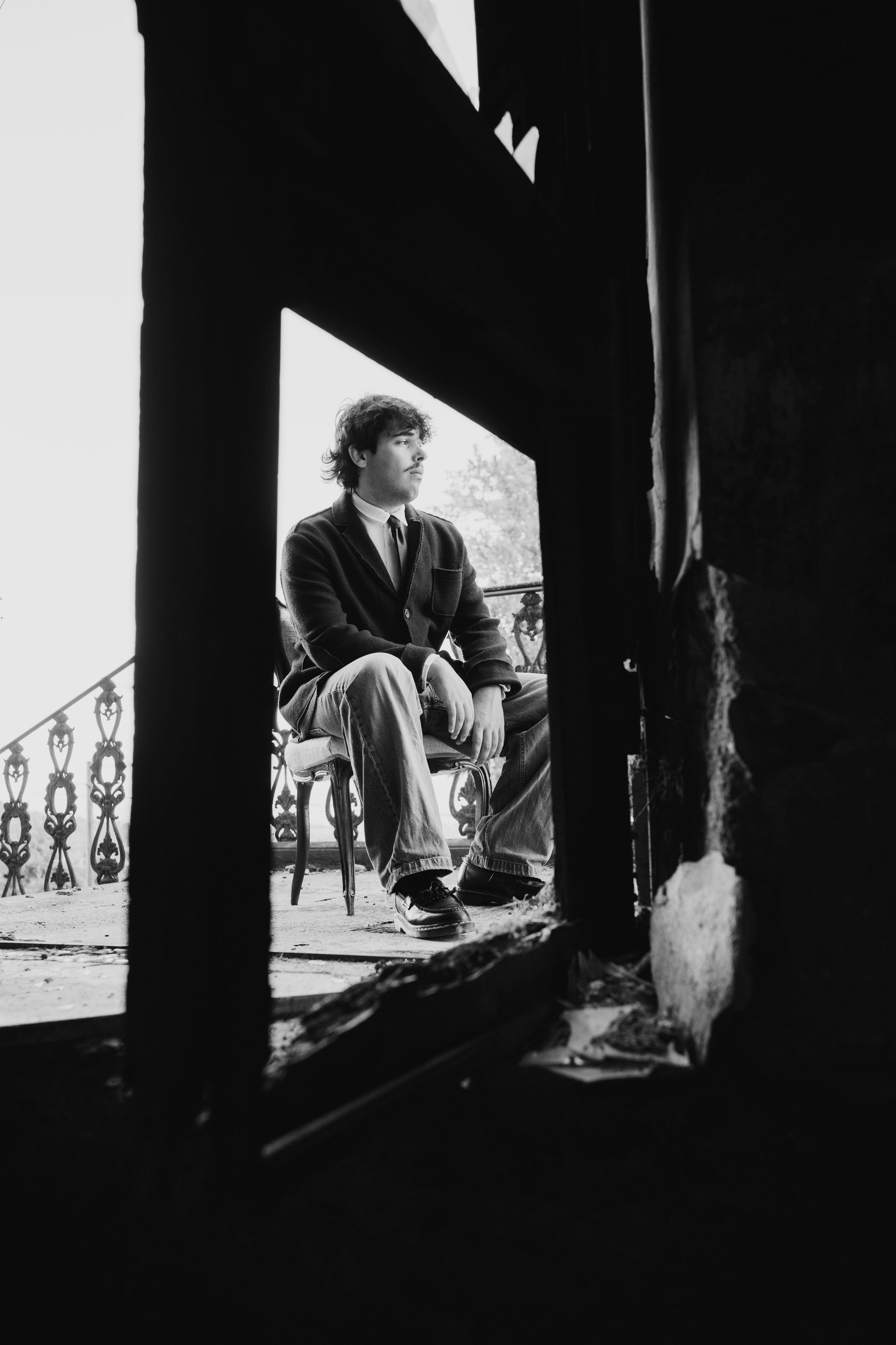 Cinematic Portraits in Prato | Abandoned Villa Musician Session. Wedding Photographer in Florence, Pisa & Tuscany | Candid & Elegant Photography in Italy