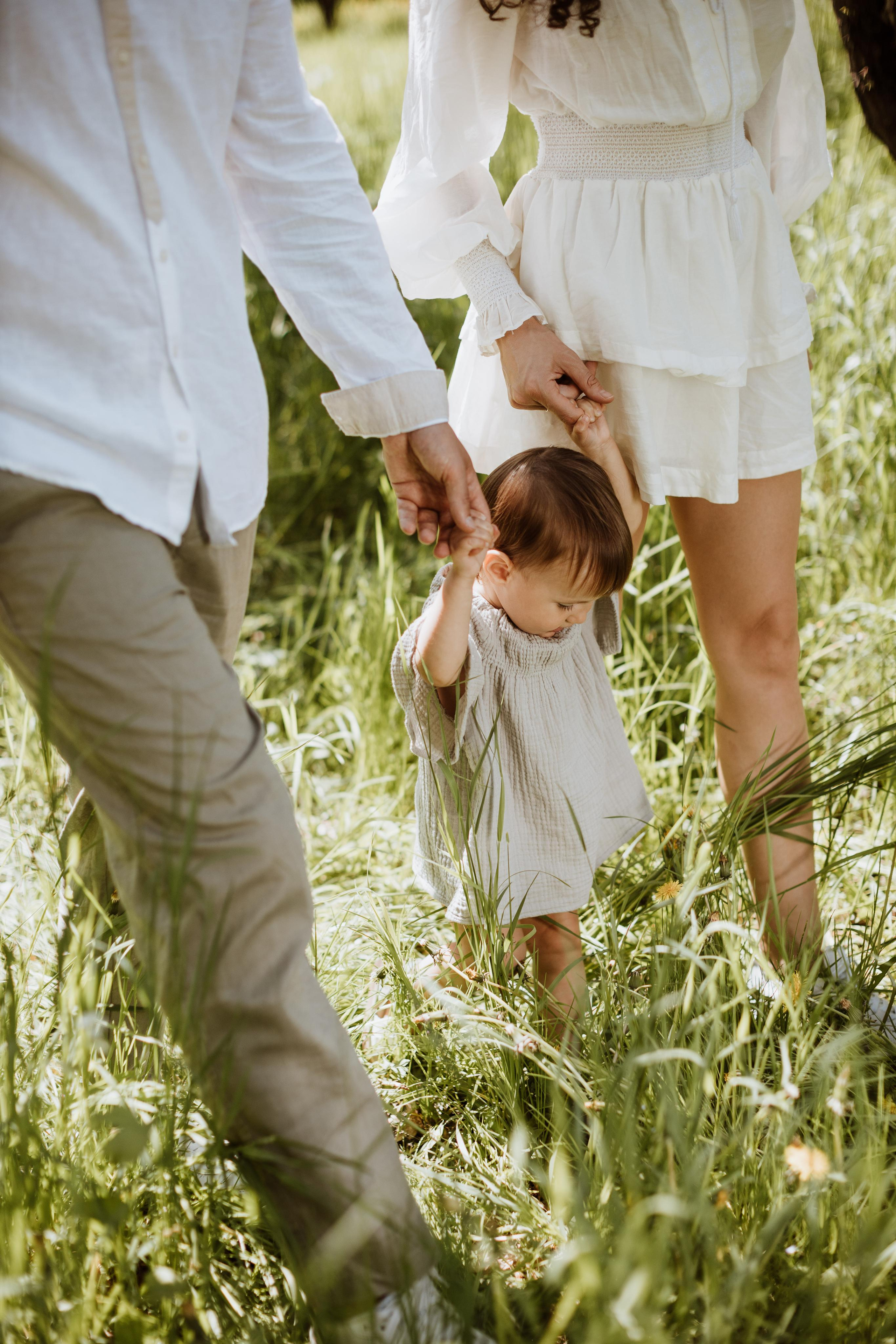 Семейная фотосессия в яблочном саду. Fotografo di matrimoni a Firenze, Pisa e Toscana | Fotografia spontanea ed elegante in Italia