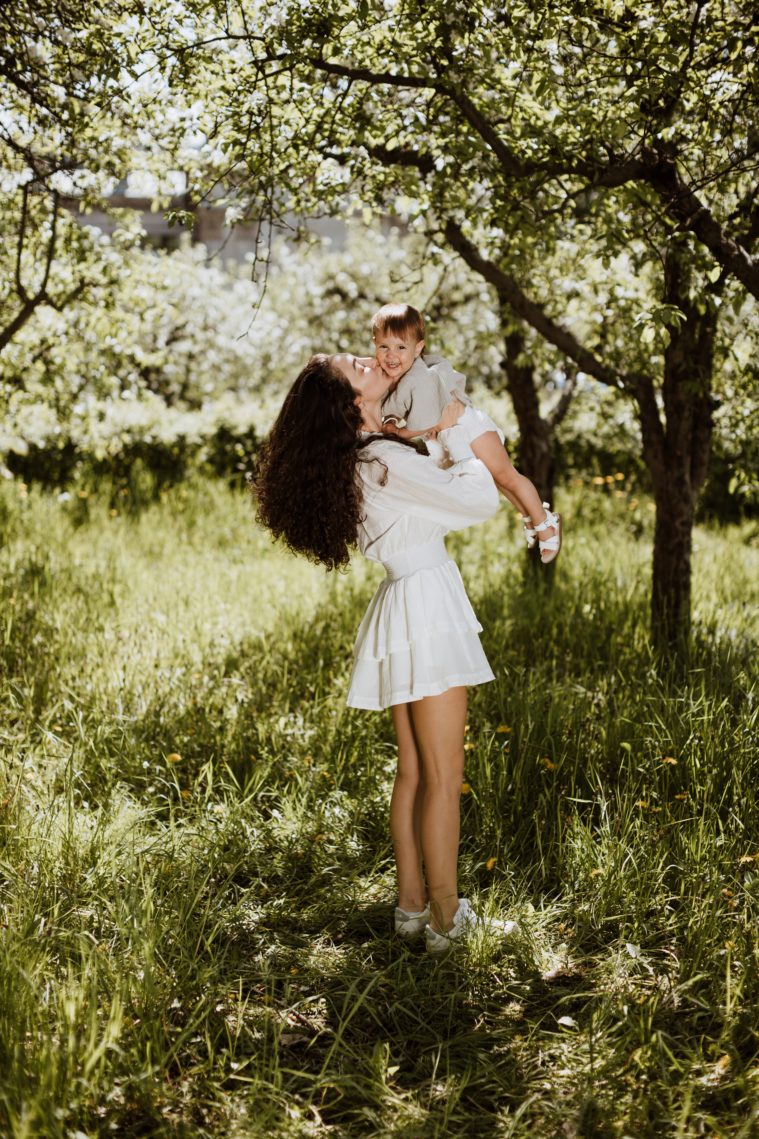 Семейная фотосессия в яблочном саду. Fotografo di matrimoni a Firenze, Pisa e Toscana | Fotografia spontanea ed elegante in Italia