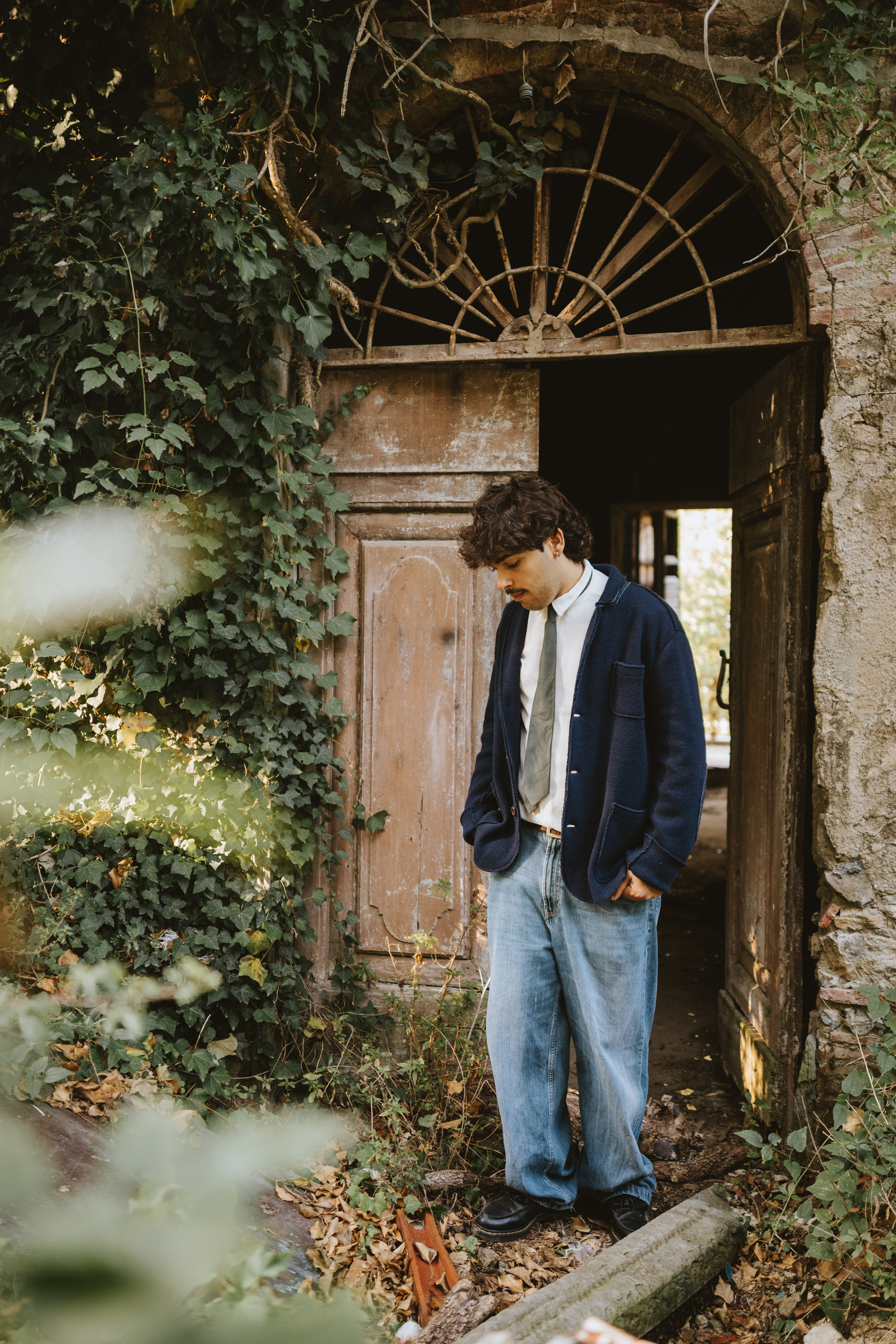 Cinematic Portraits in Prato | Abandoned Villa Musician Session. Wedding Photographer in Florence, Pisa & Tuscany | Candid & Elegant Photography in Italy