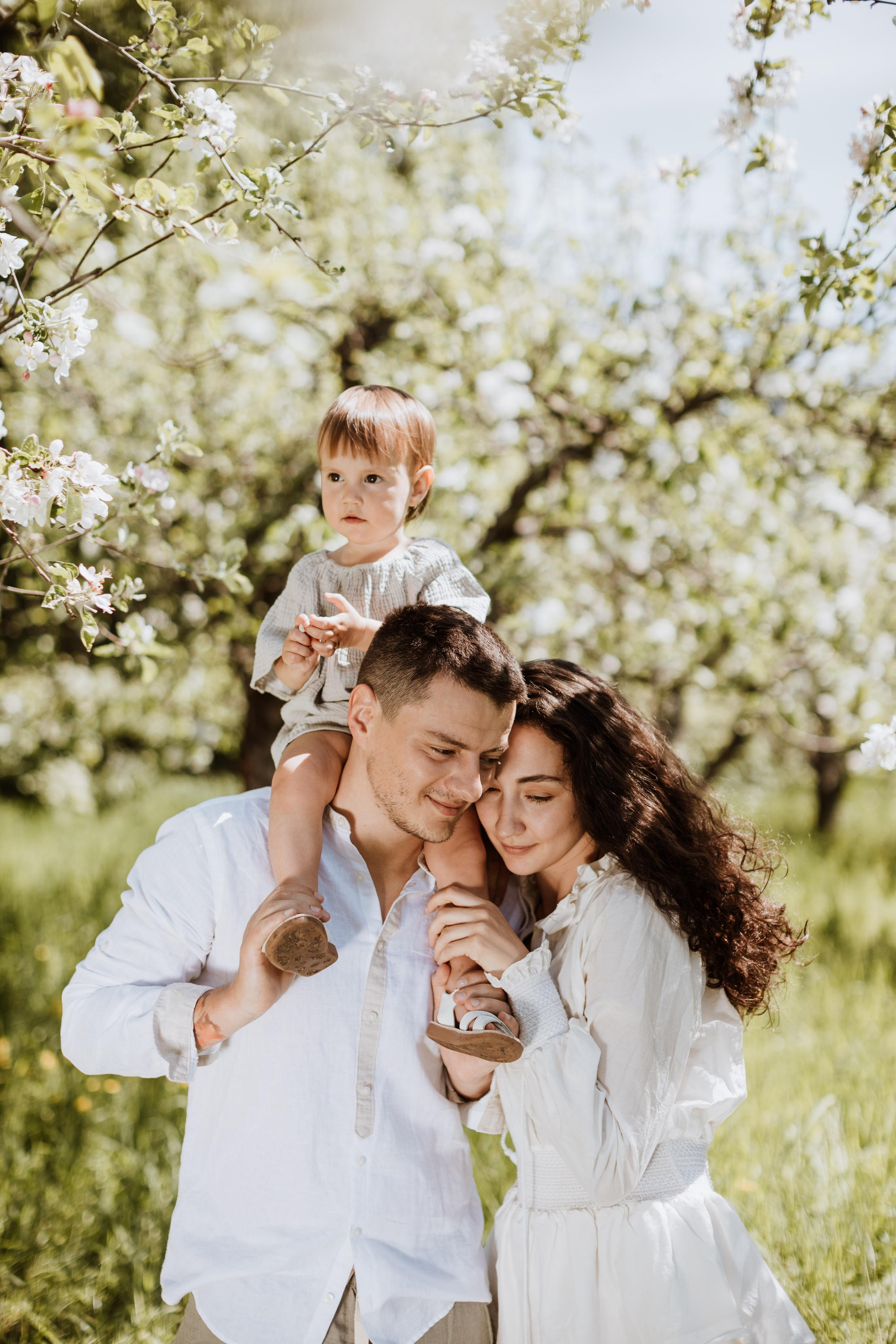 Семейная фотосессия в яблочном саду. Fotografo di matrimoni a Firenze, Pisa e Toscana | Fotografia spontanea ed elegante in Italia