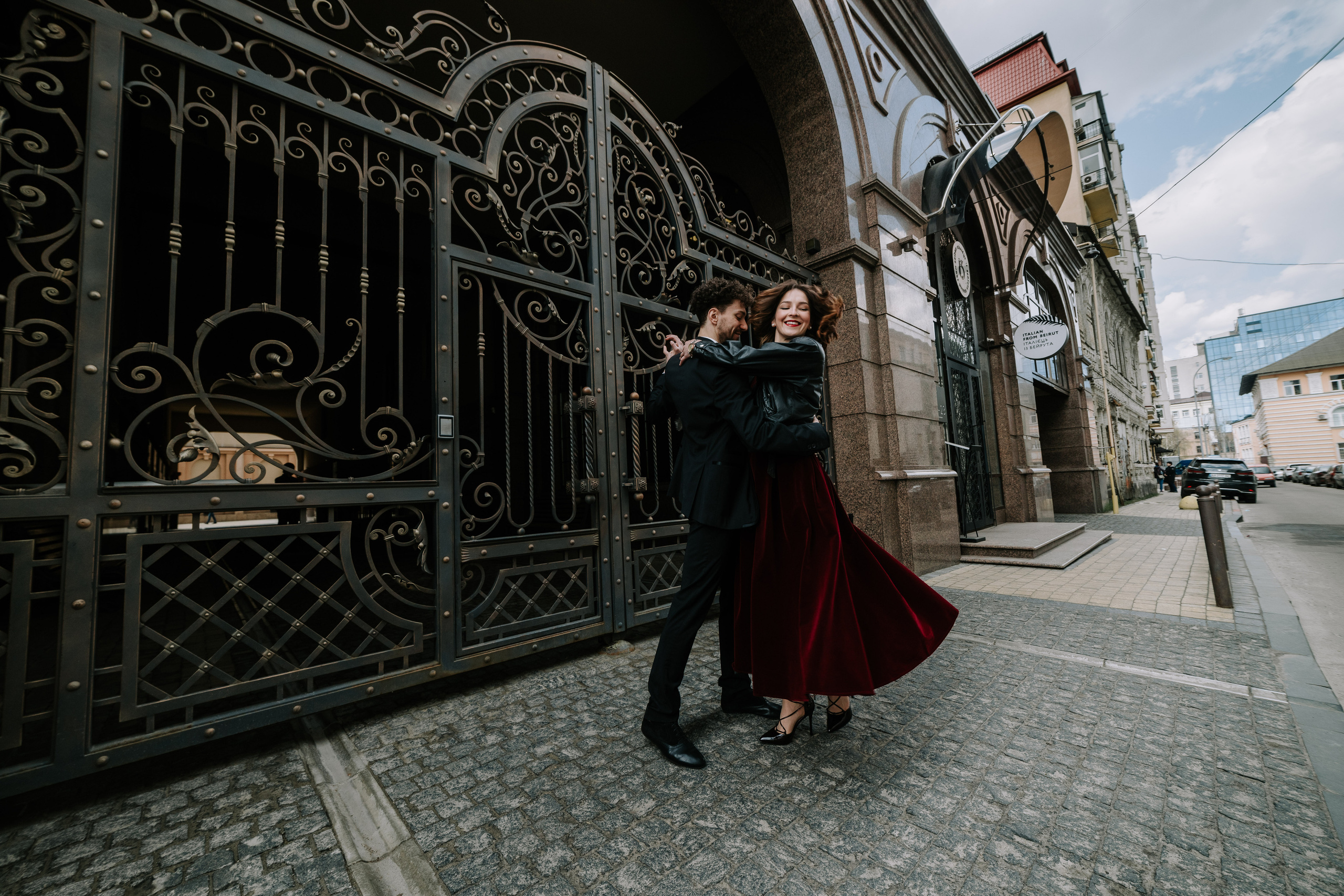 Фотосессия влюбленной пары в городе. Wedding Photographer in Florence, Pisa & Tuscany | Candid & Elegant Photography in Italy