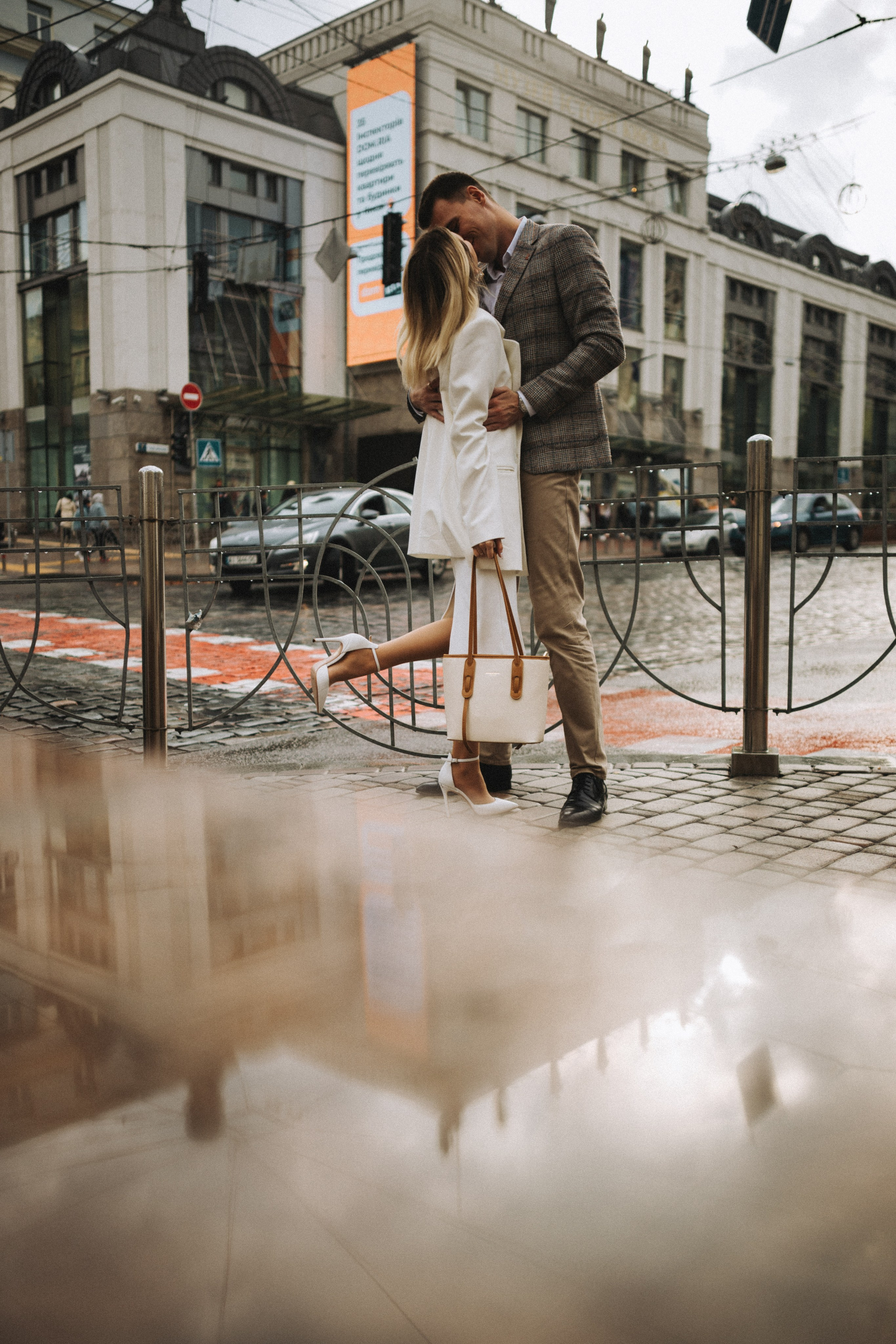Servizio fotografico di coppia romantico dopo la pioggia - Vlad & Darina. Fotografo di matrimoni a Firenze, Pisa e Toscana | Fotografia spontanea ed elegante in Italia