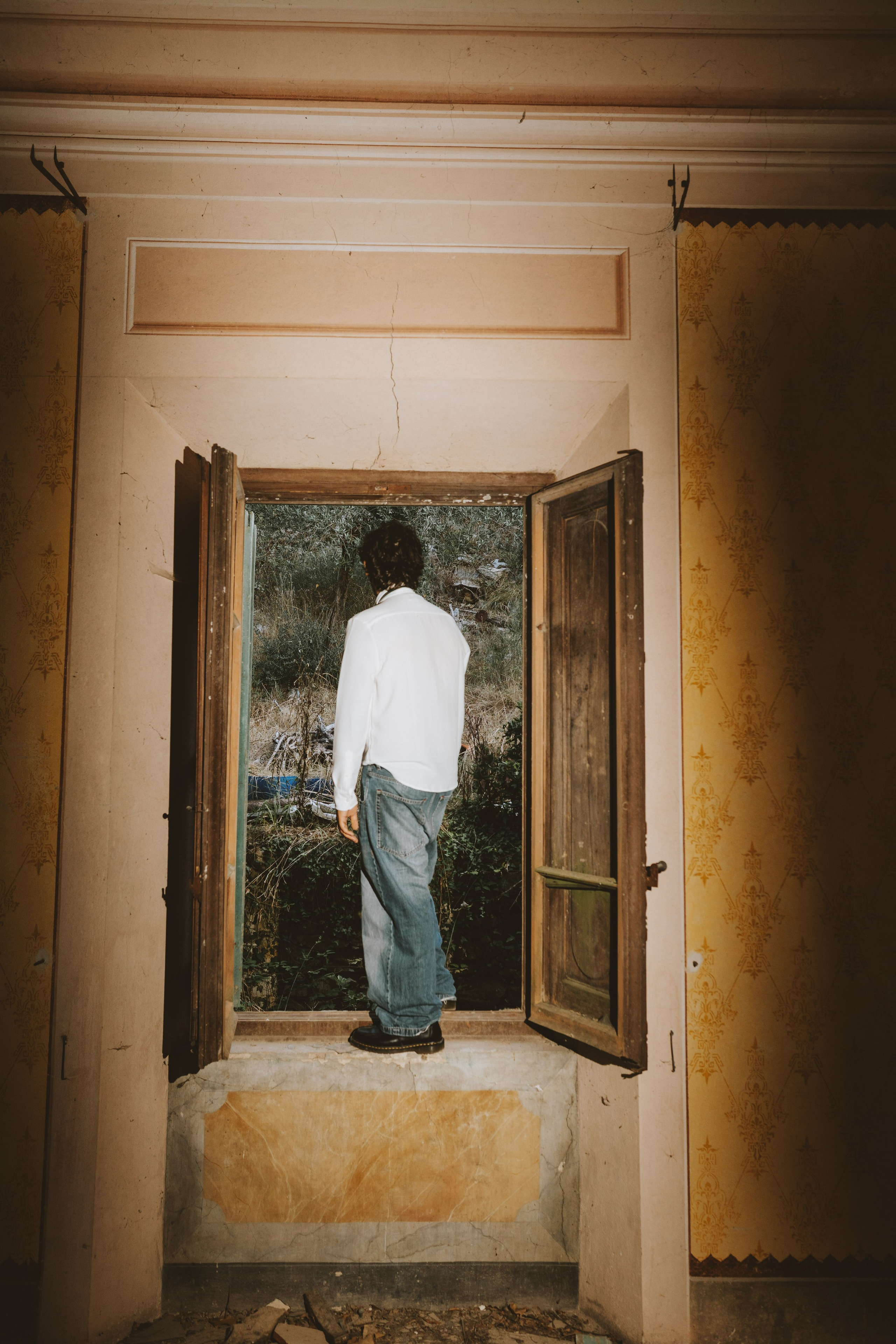 Cinematic Portraits in Prato | Abandoned Villa Musician Session. Wedding Photographer in Florence, Pisa & Tuscany | Candid & Elegant Photography in Italy