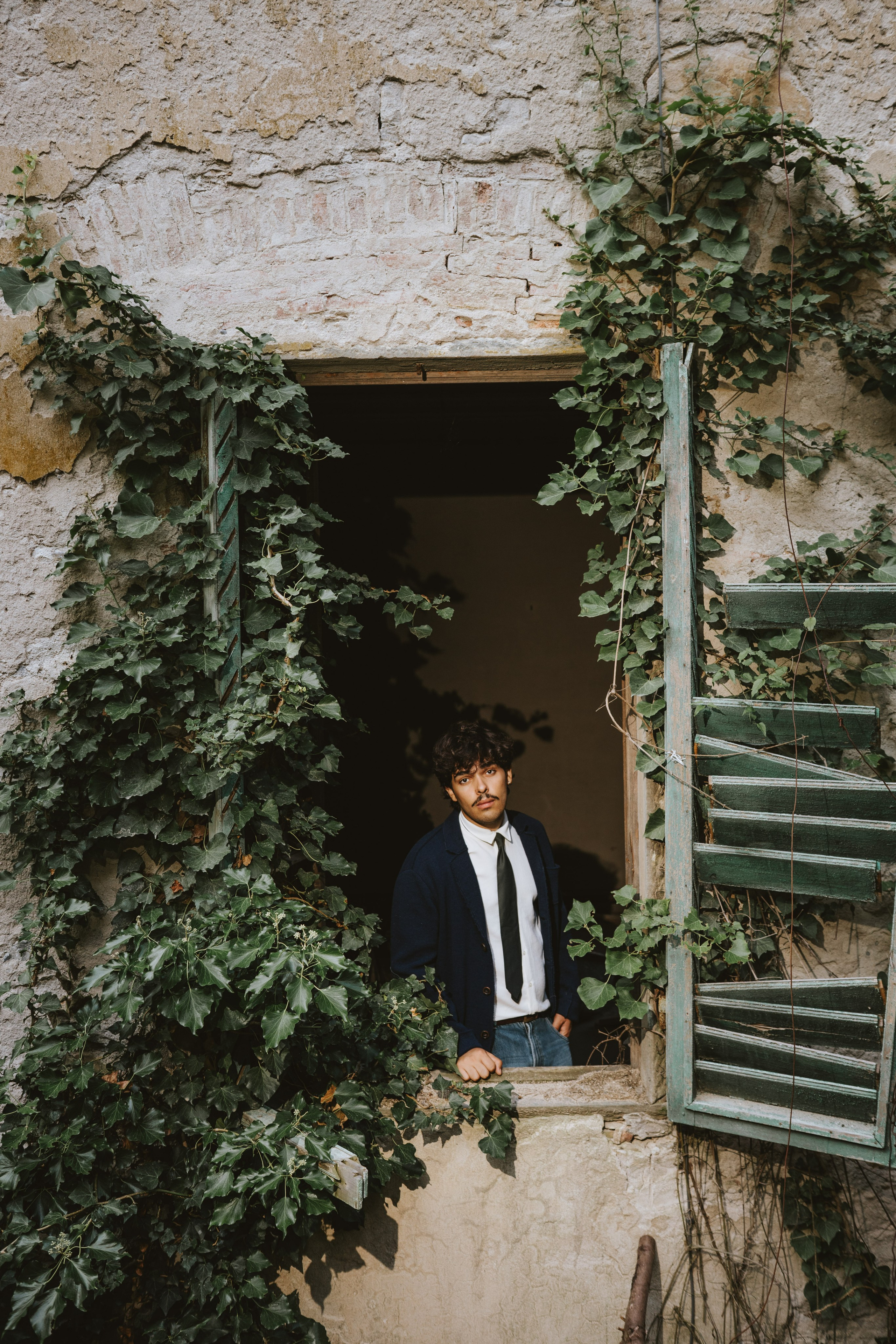 Cinematic Portraits in Prato | Abandoned Villa Musician Session. Wedding Photographer in Florence, Pisa & Tuscany | Candid & Elegant Photography in Italy