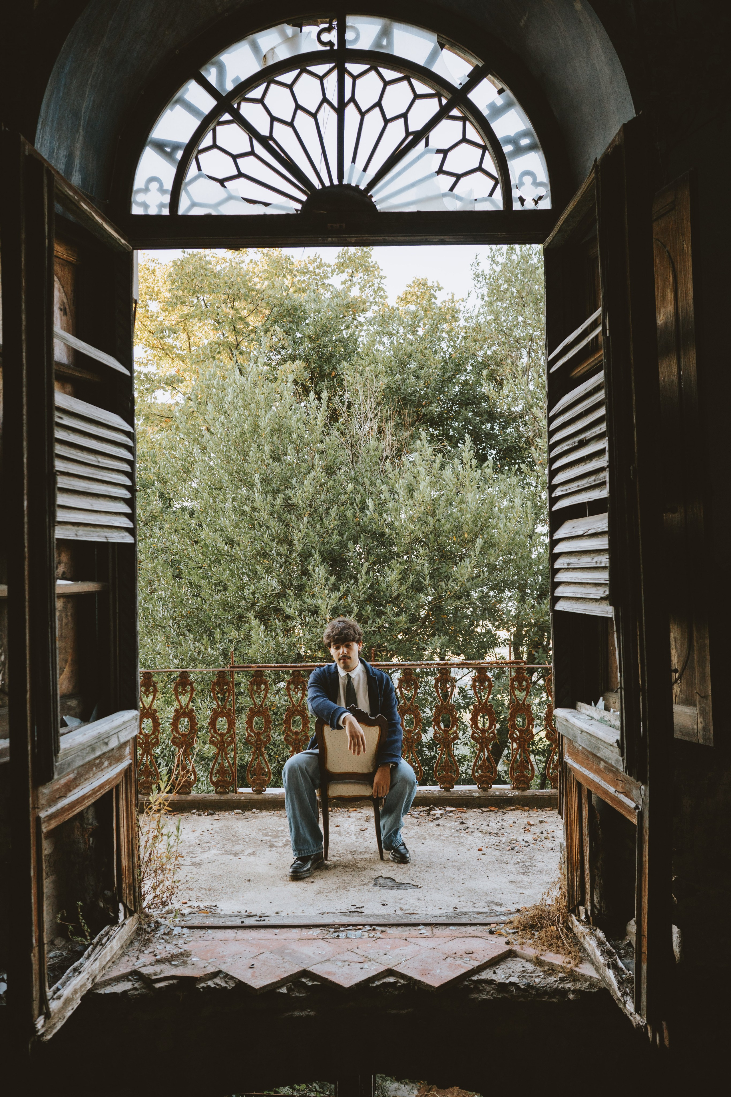 Cinematic Portraits in Prato | Abandoned Villa Musician Session. Wedding Photographer in Florence, Pisa & Tuscany | Candid & Elegant Photography in Italy