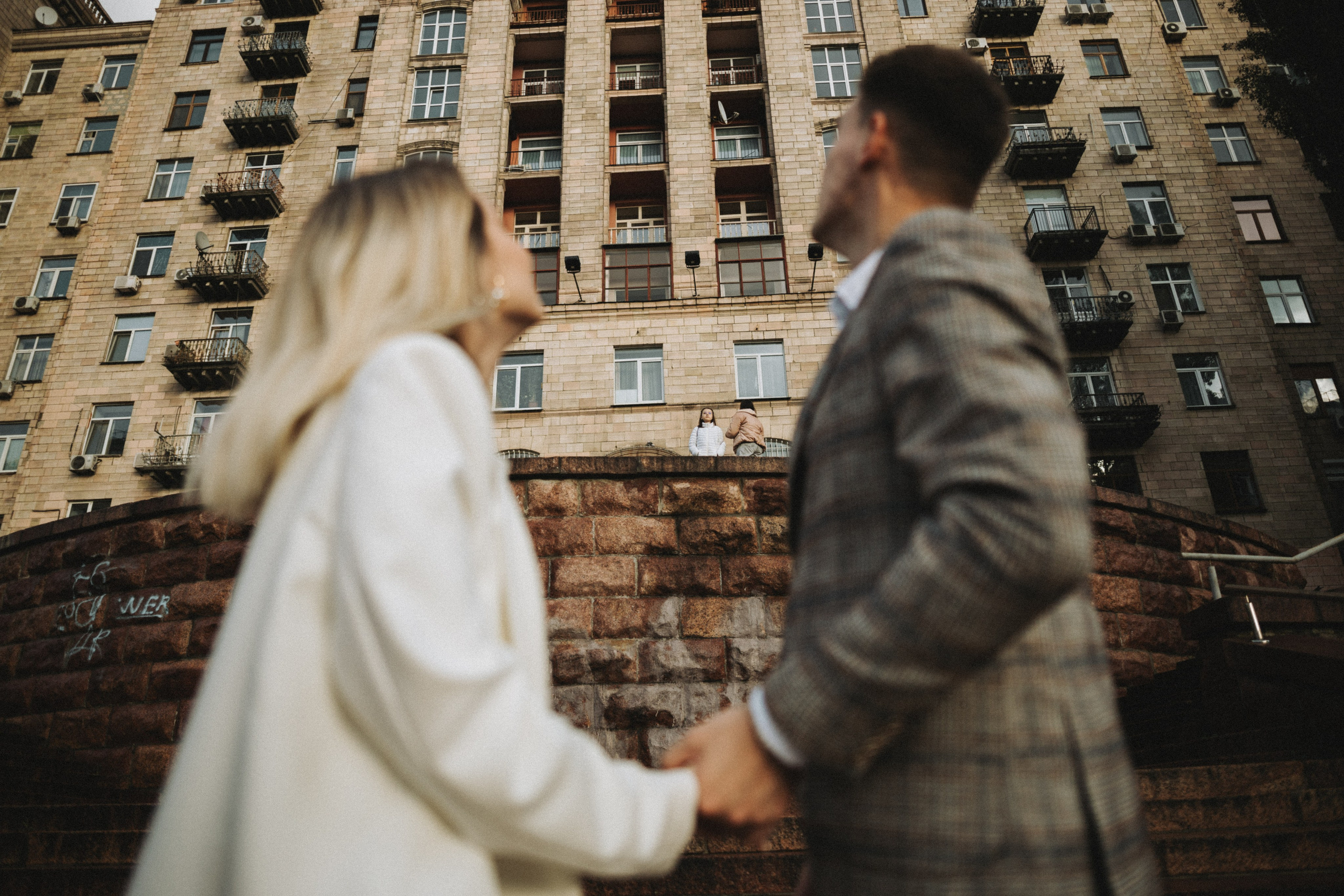 Servizio fotografico di coppia romantico dopo la pioggia - Vlad & Darina. Fotografo di matrimoni a Firenze, Pisa e Toscana | Fotografia spontanea ed elegante in Italia