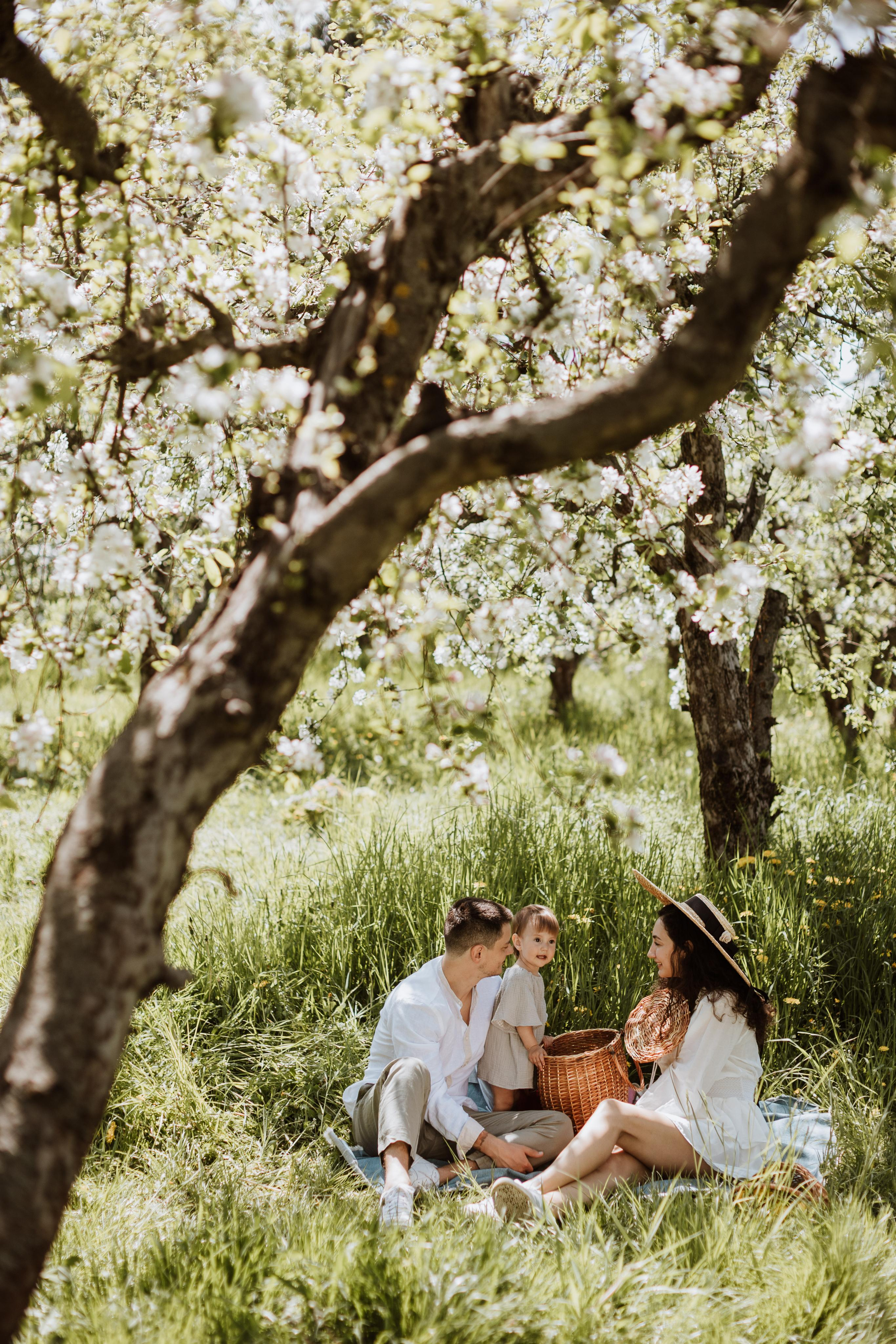 Семейная фотосессия в яблочном саду. Fotografo di matrimoni a Firenze, Pisa e Toscana | Fotografia spontanea ed elegante in Italia