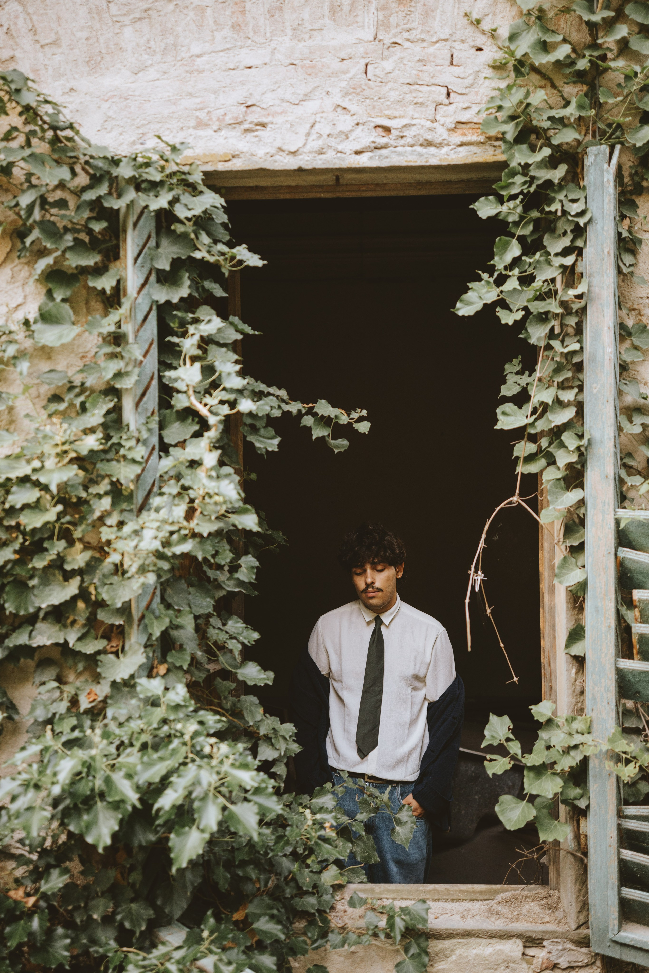 Cinematic Portraits in Prato | Abandoned Villa Musician Session. Wedding Photographer in Florence, Pisa & Tuscany | Candid & Elegant Photography in Italy