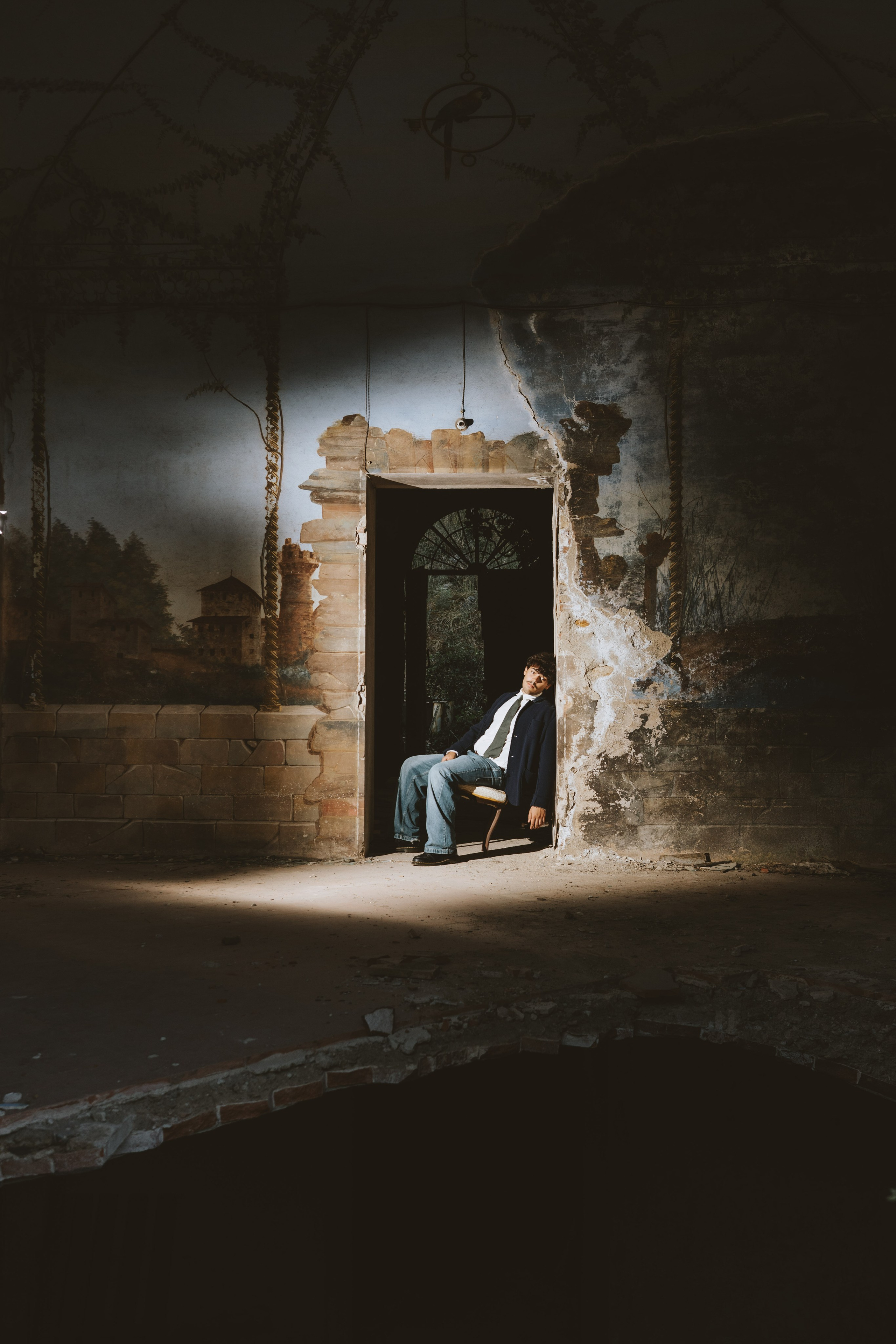 Cinematic Portraits in Prato | Abandoned Villa Musician Session. Wedding Photographer in Florence, Pisa & Tuscany | Candid & Elegant Photography in Italy