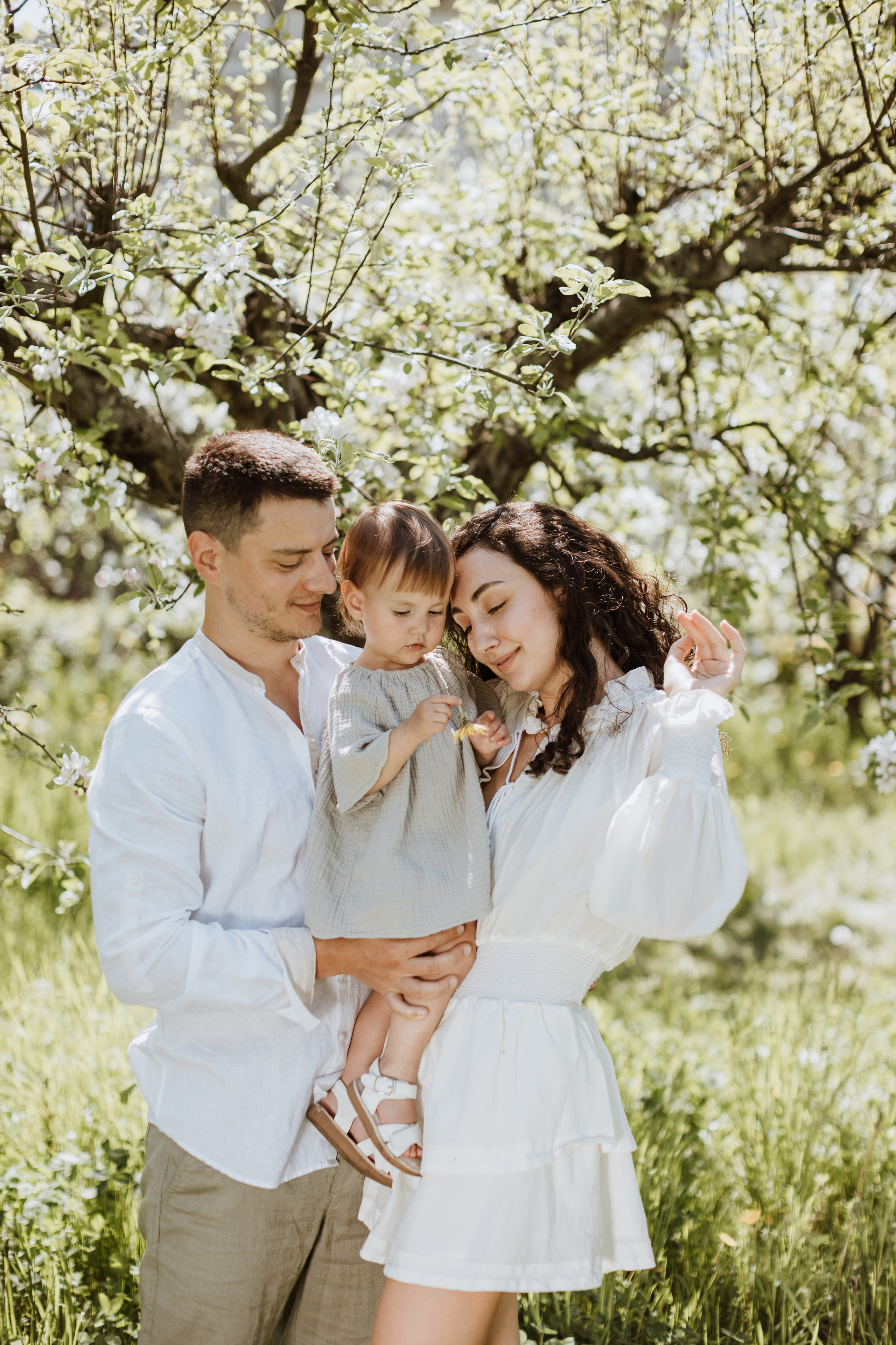 Семейная фотосессия в яблочном саду. Fotografo di matrimoni a Firenze, Pisa e Toscana | Fotografia spontanea ed elegante in Italia