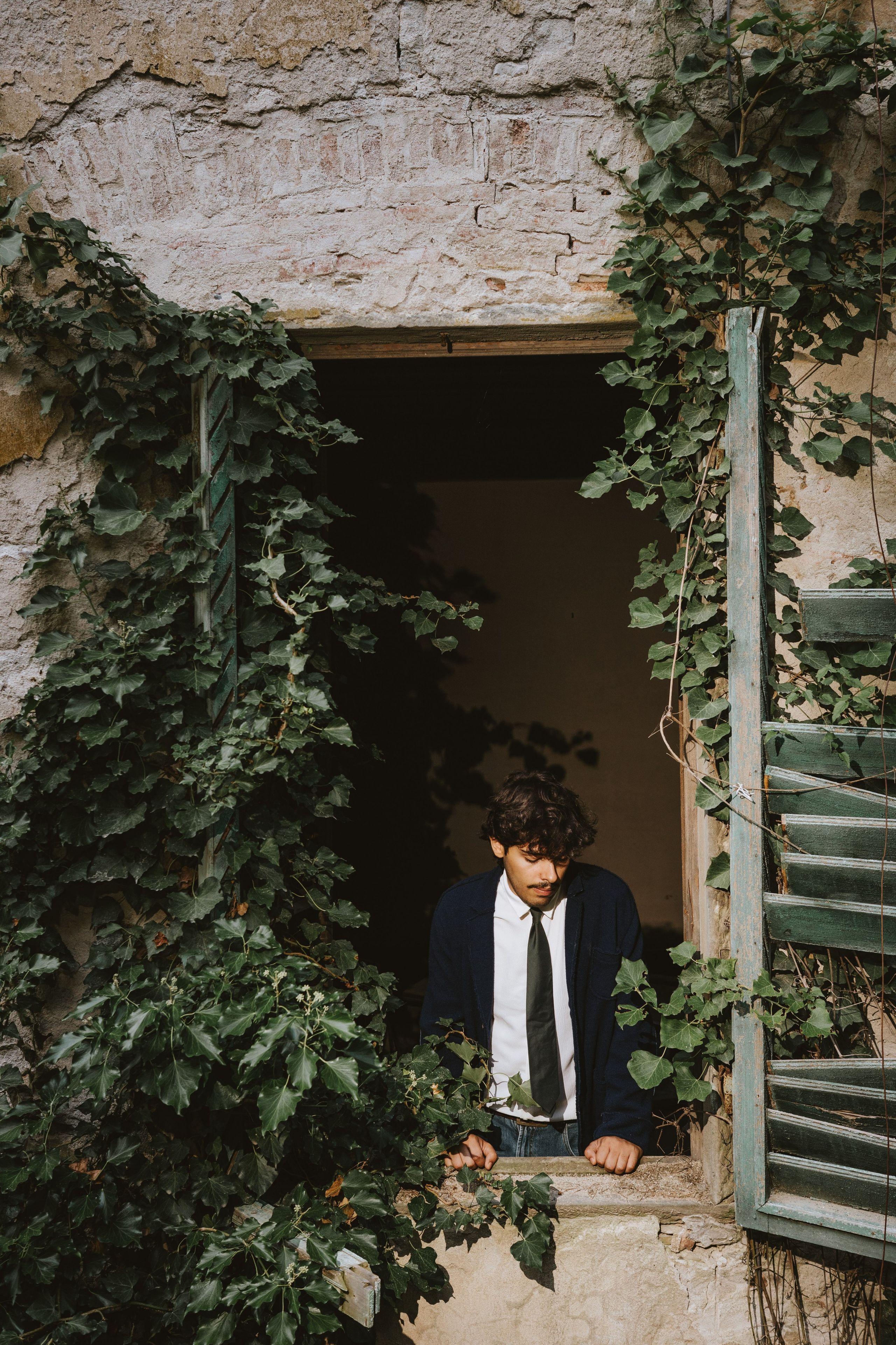 Cinematic Portraits in Prato | Abandoned Villa Musician Session. Wedding Photographer in Florence, Pisa & Tuscany | Candid & Elegant Photography in Italy