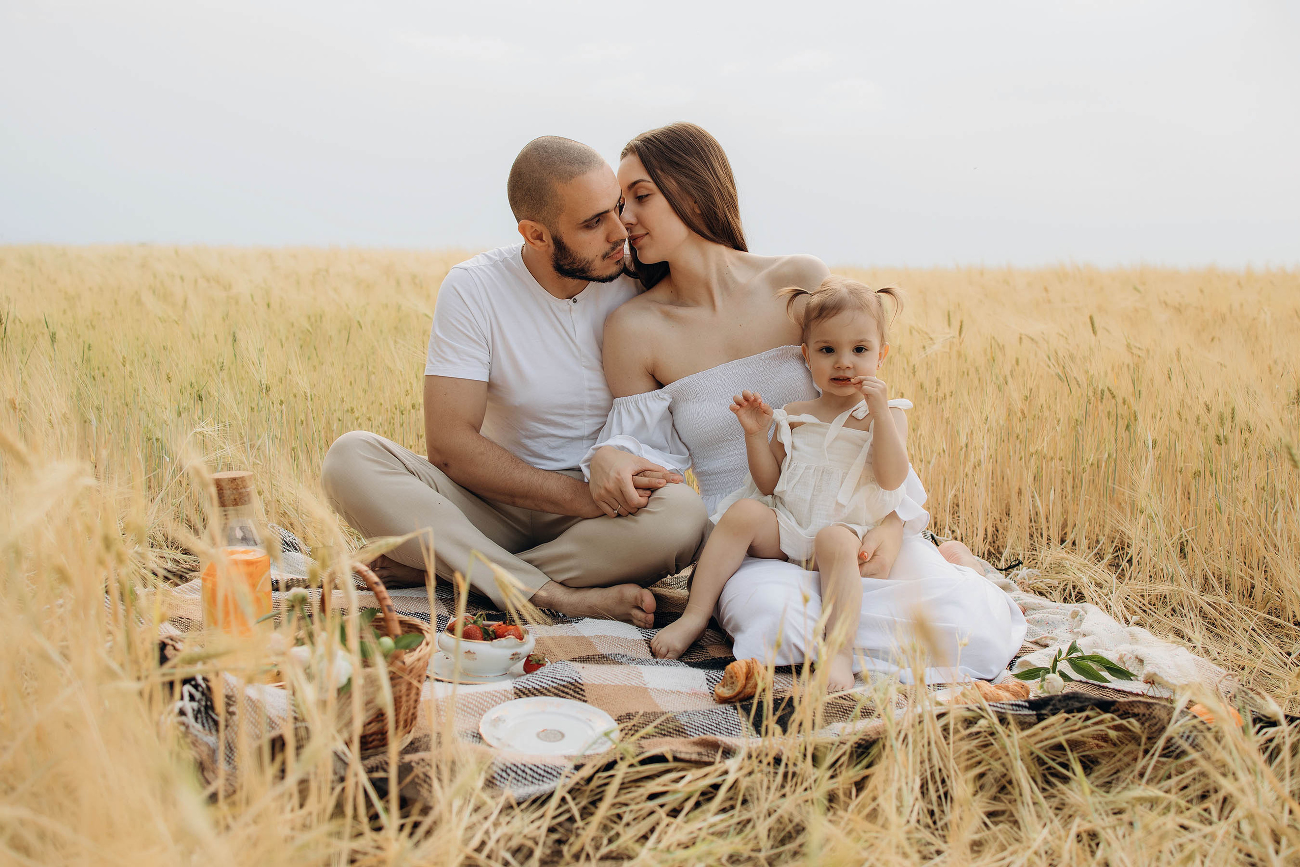 Вячеслав, Светлана и Кира. Свадебный фотограф Измаил, Констанца, Бухарест, Галац, Браила Julia Dickinson