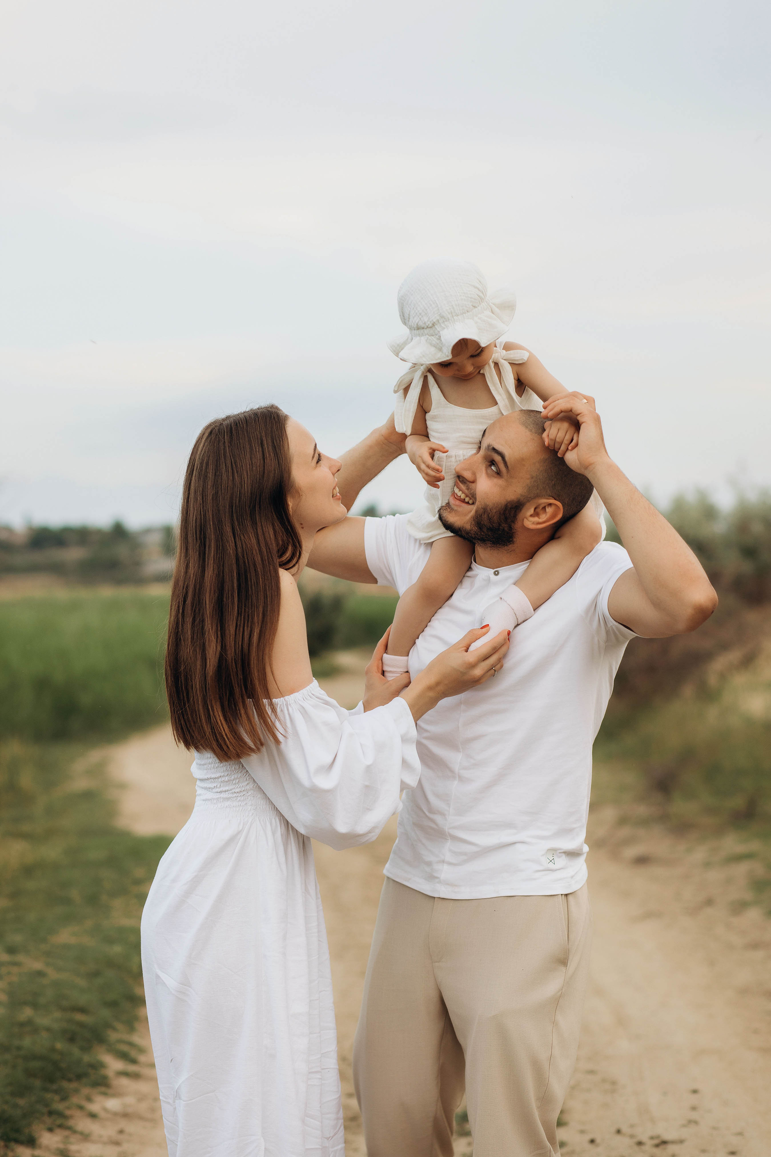 Вячеслав, Светлана и Кира. Свадебный фотограф Измаил, Констанца, Бухарест, Галац, Браила Julia Dickinson