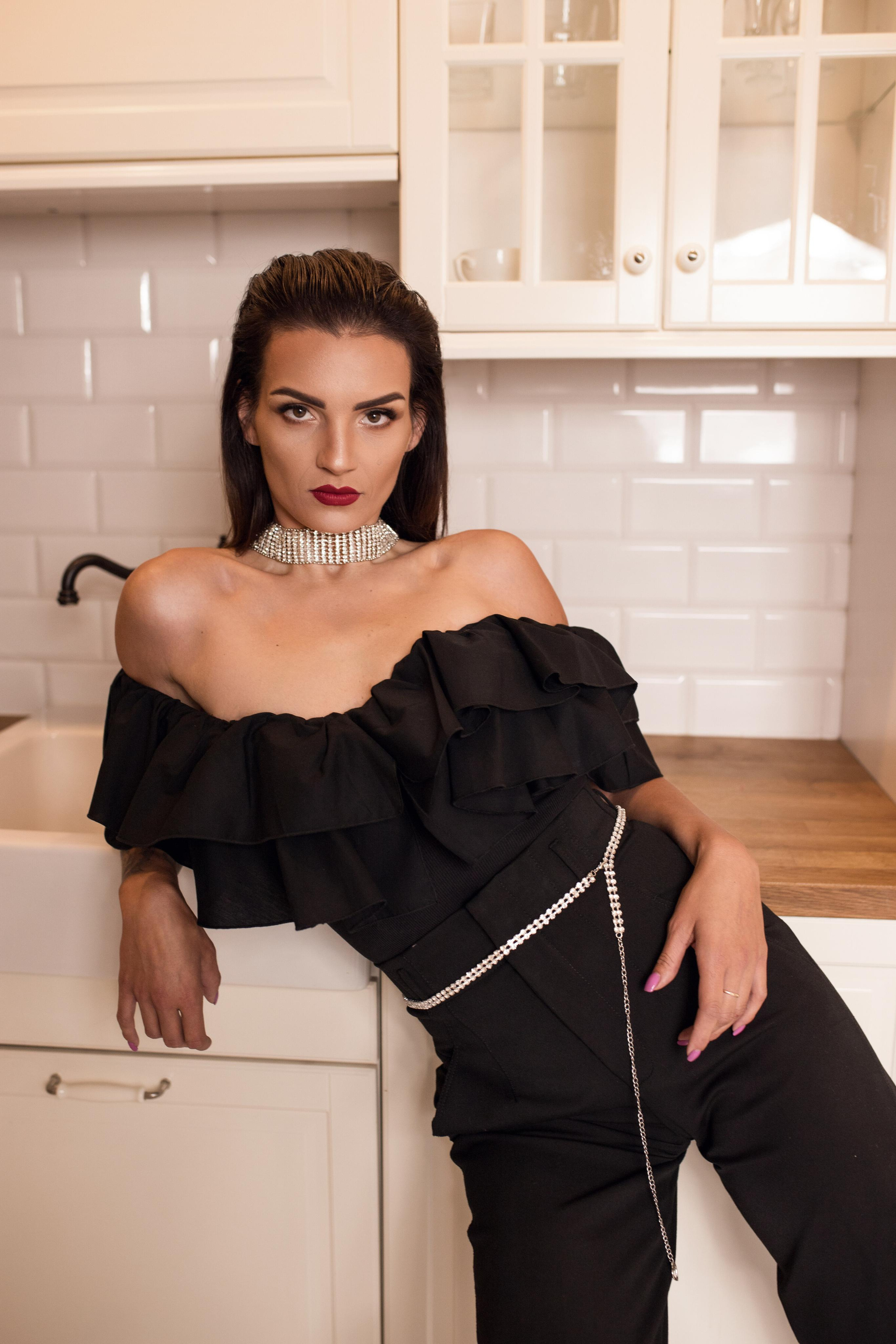 Sesja zdjęciowa w stylu filmu „Śniadanie u Tiffany’ego”. Ilona Stenyk Fashion Stylist Polska