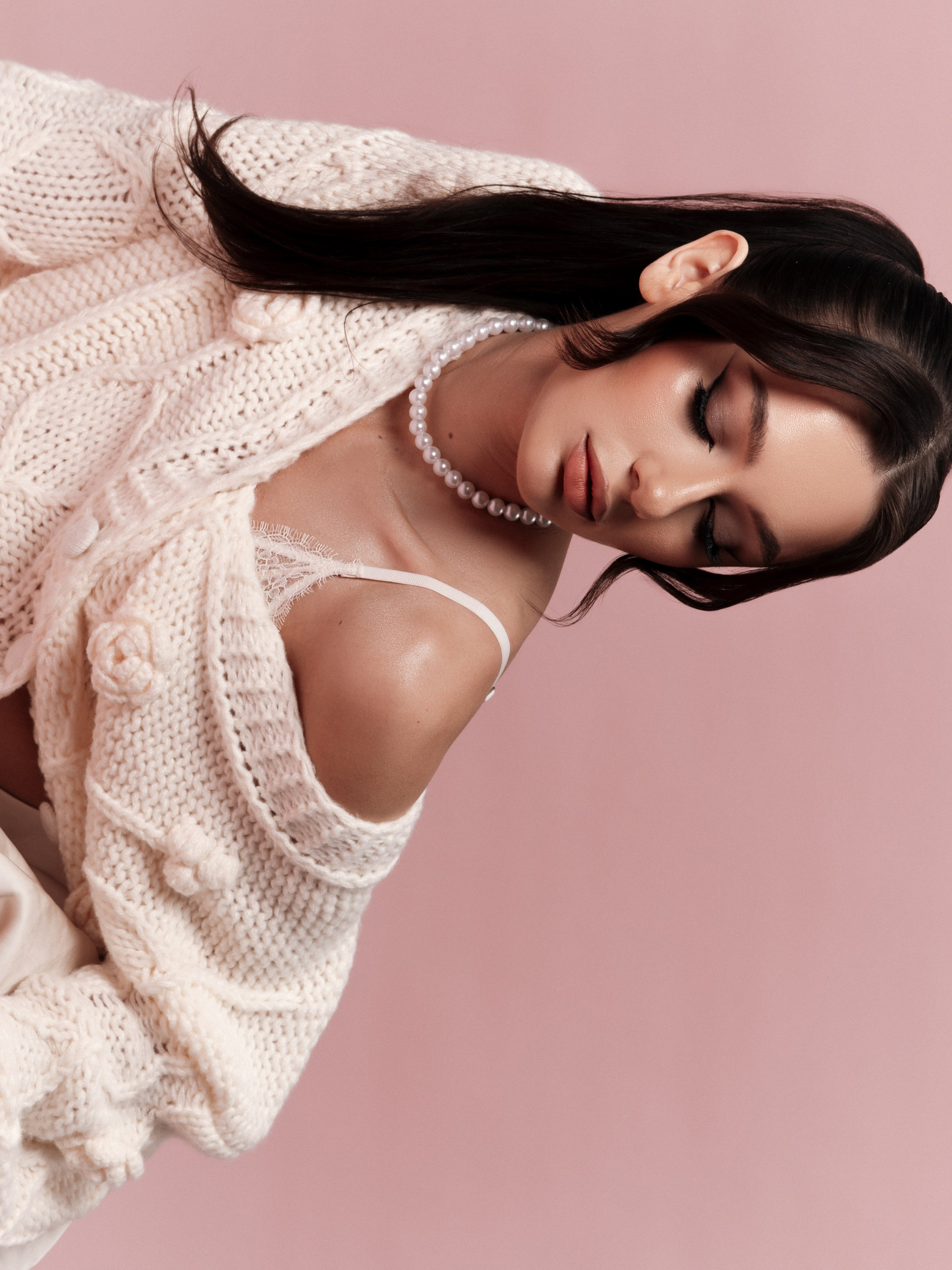 Fotograf Sasha Mudriakova, modelka Vanessa Rydlewska, makijaż @rion.mua, włosy Inna Chernenko